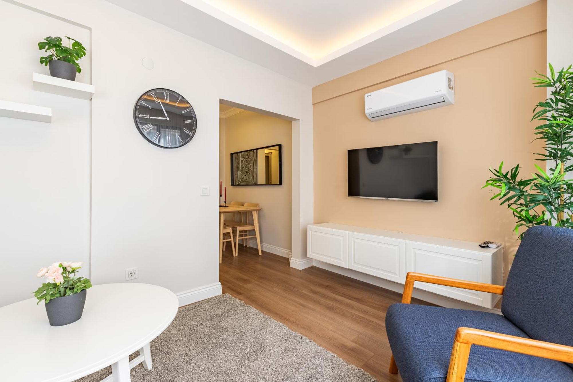 Kiztasi Apartments-orange And Blue Apartment *