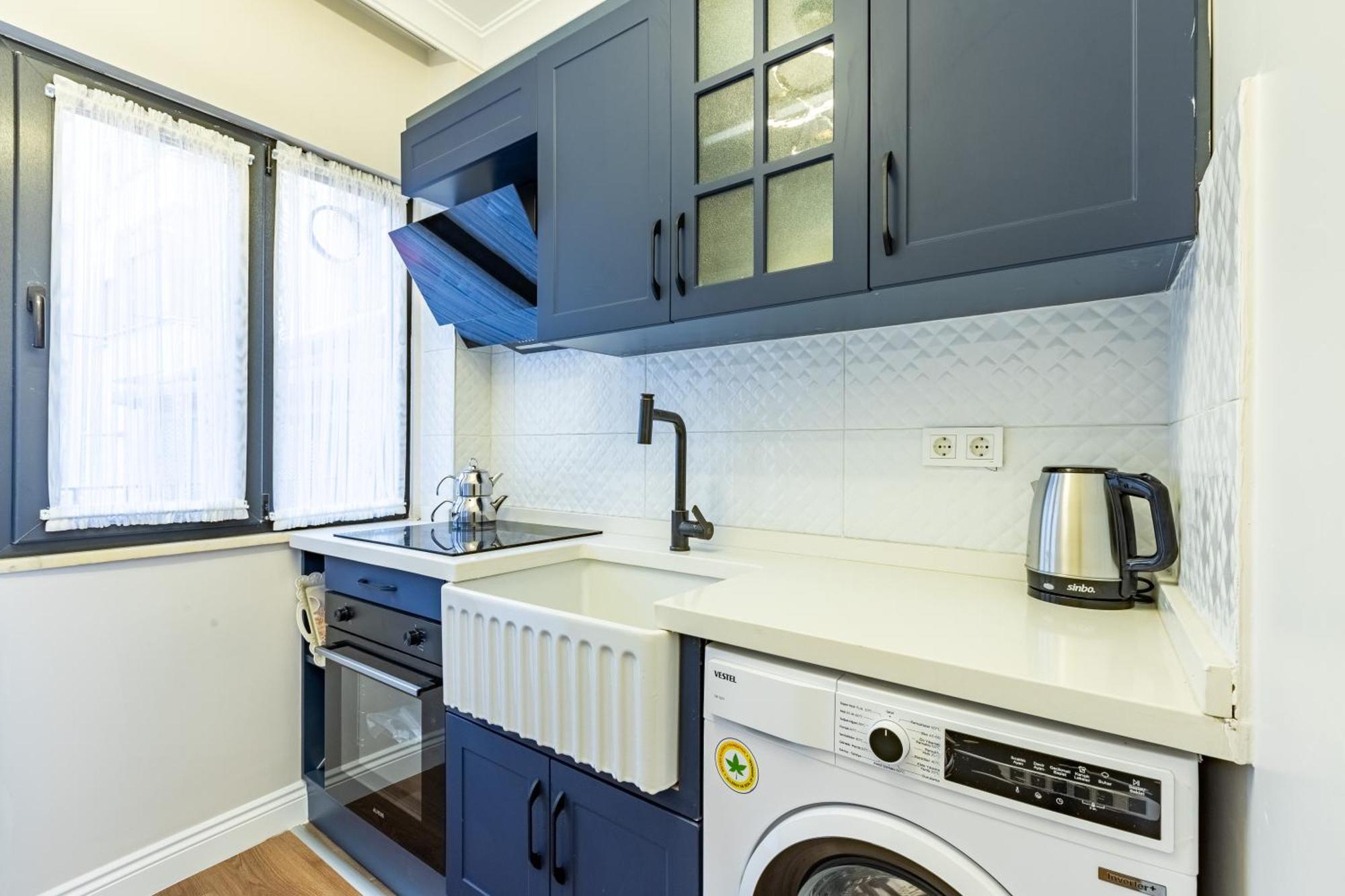 Kiztasi Apartments-orange And Blue Apartment Istanbul