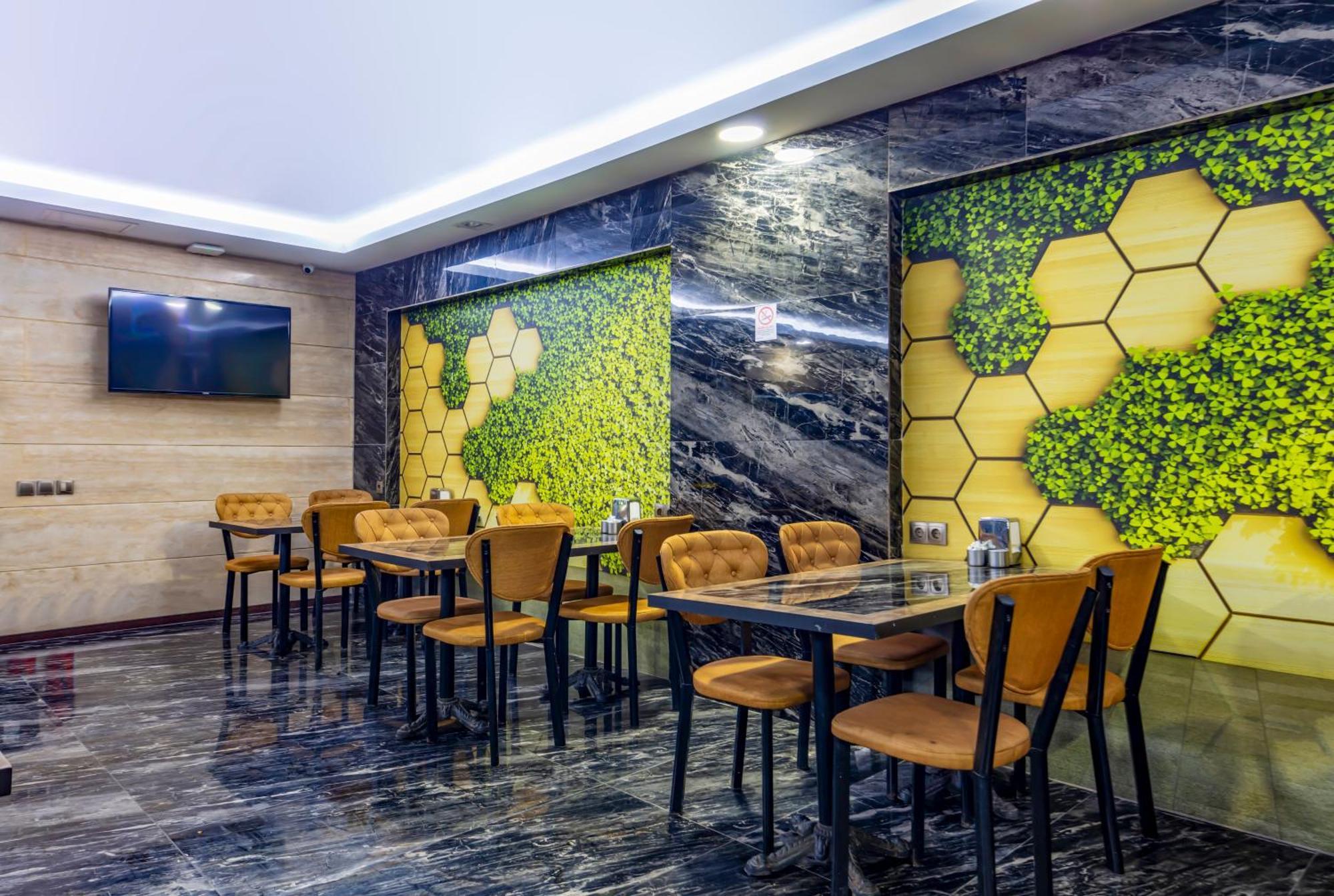 Hotel Dem Airport