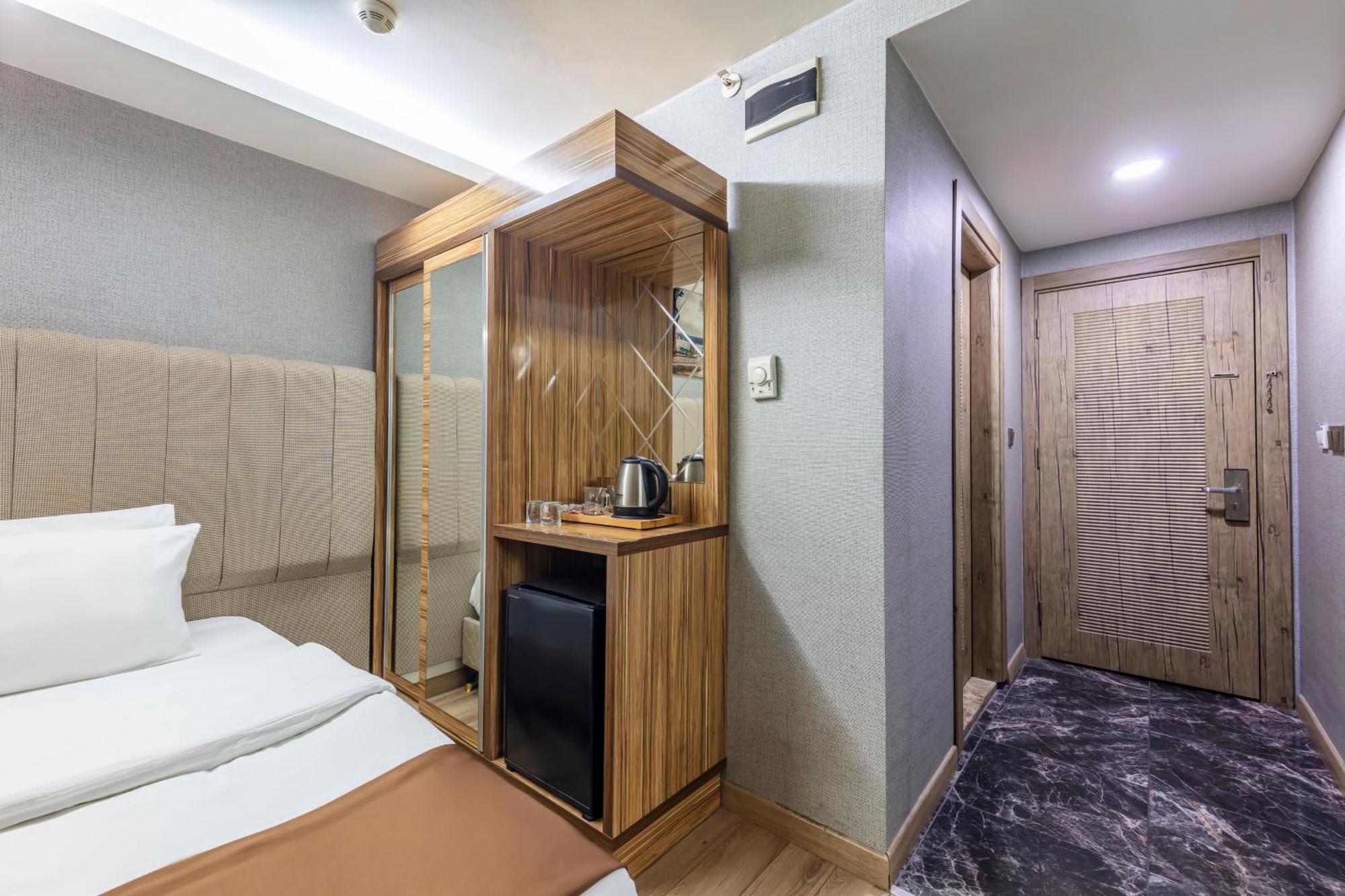 Dem Airport Hotel