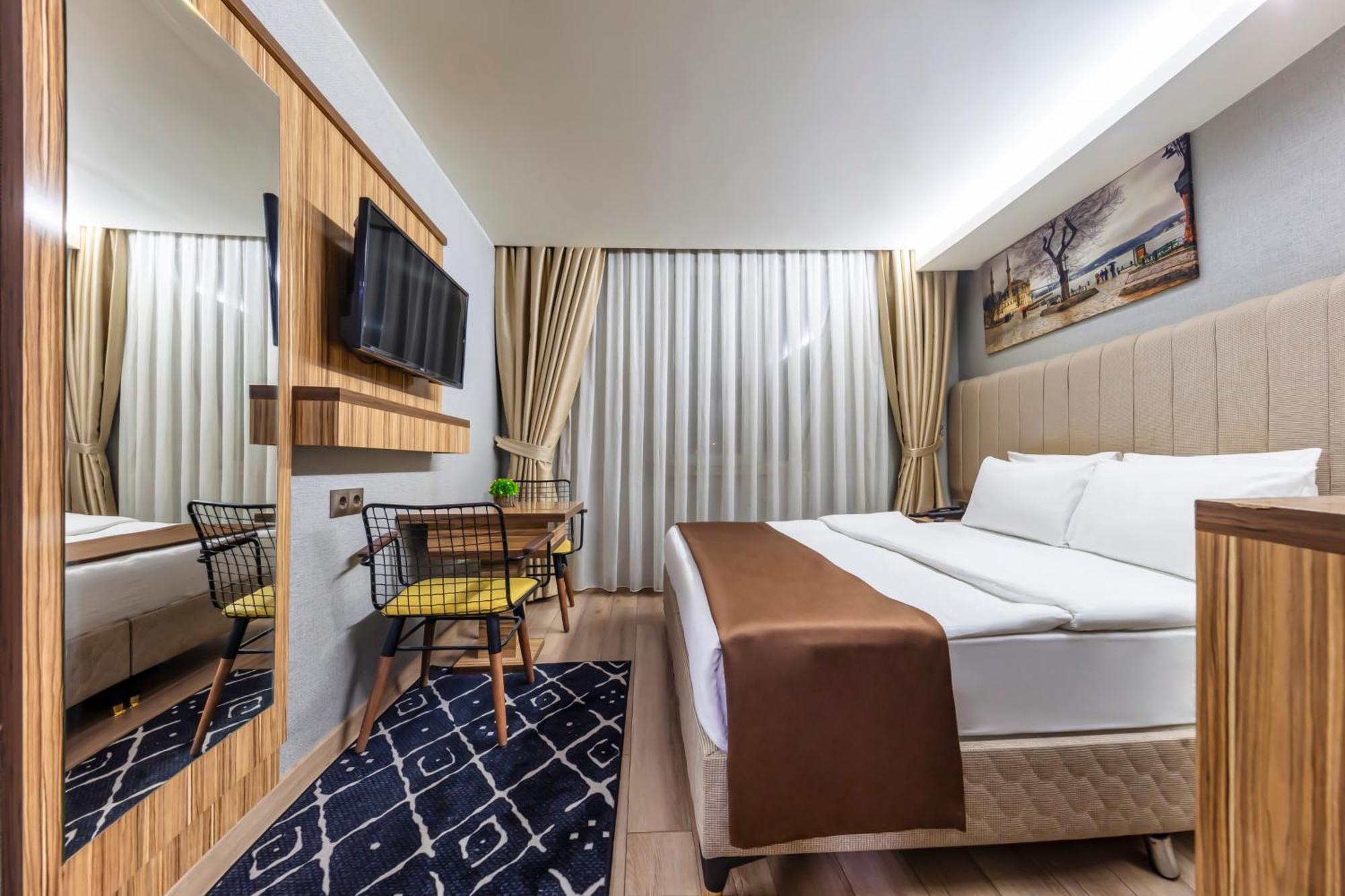 Hotel Dem Airport 4*