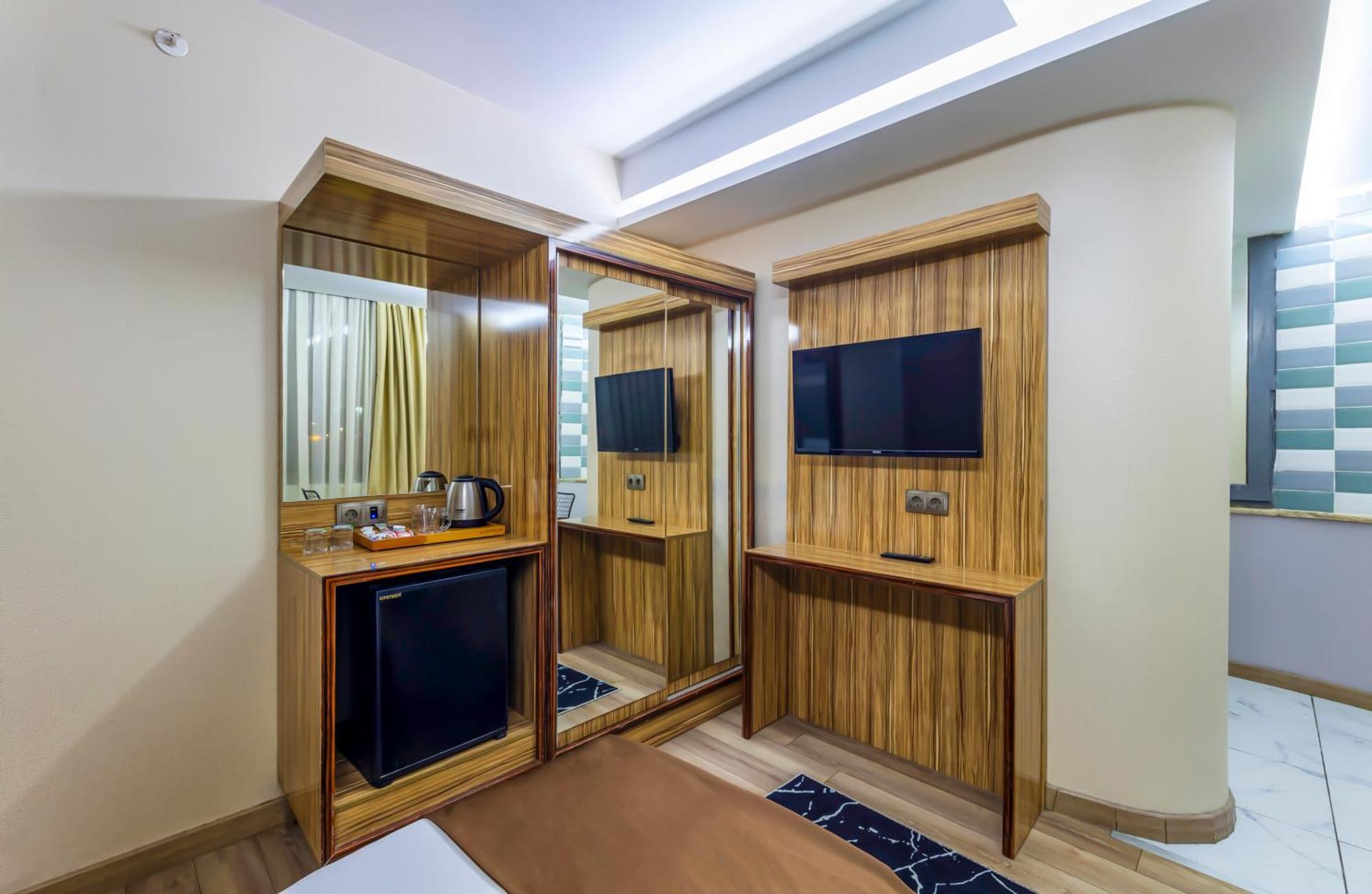 Dem Airport Hotel