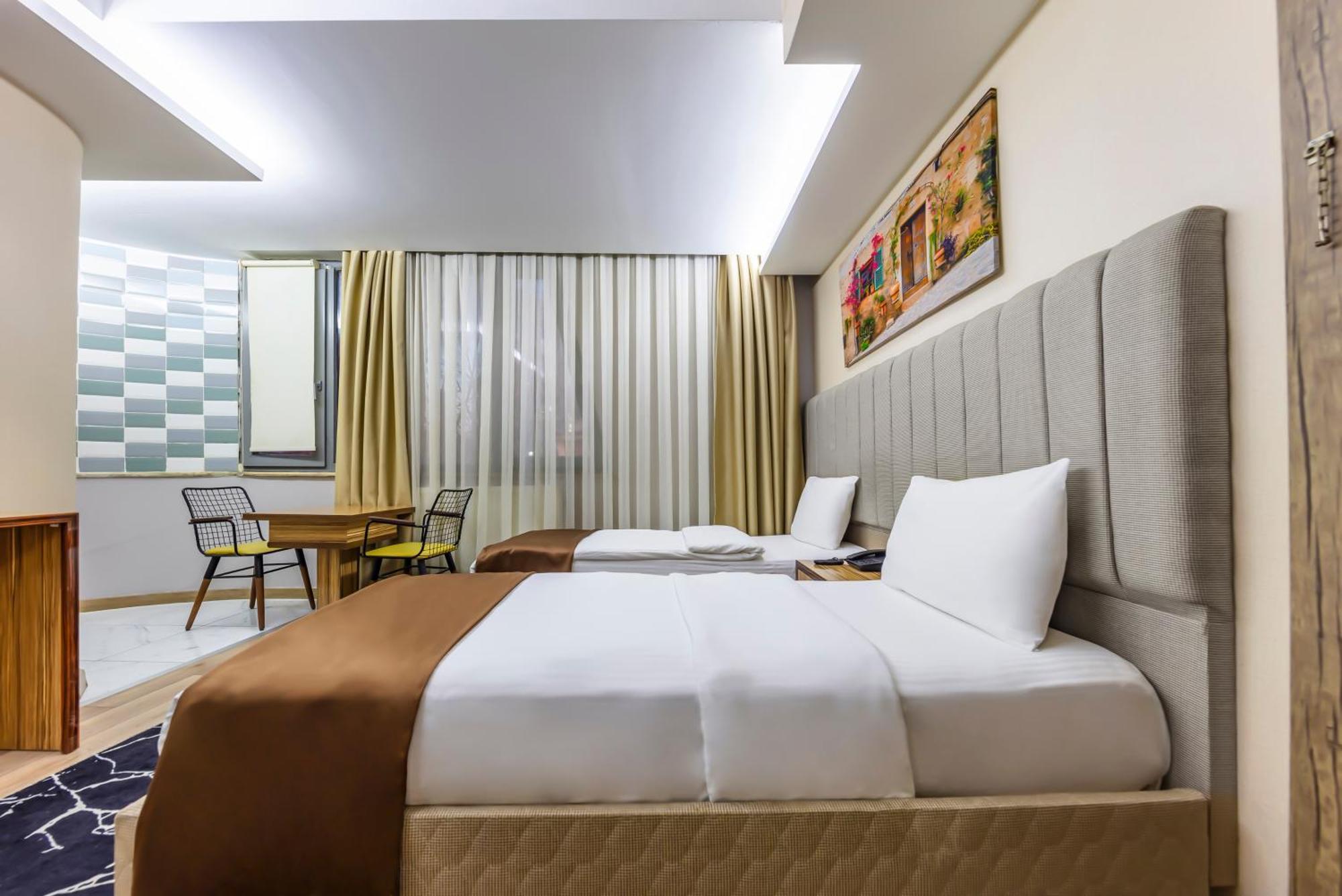 Hotel Dem Airport 4*