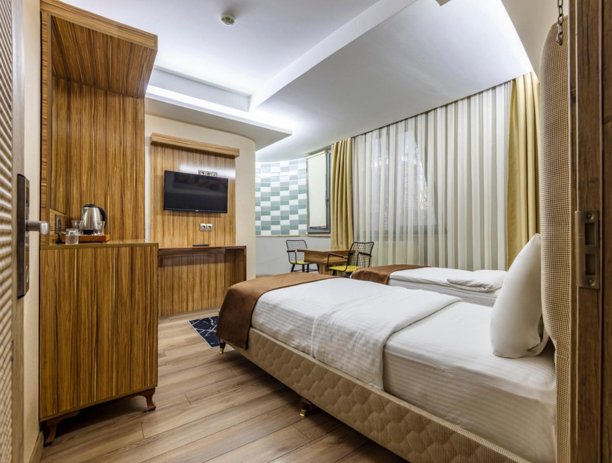 Dem Airport Hotel