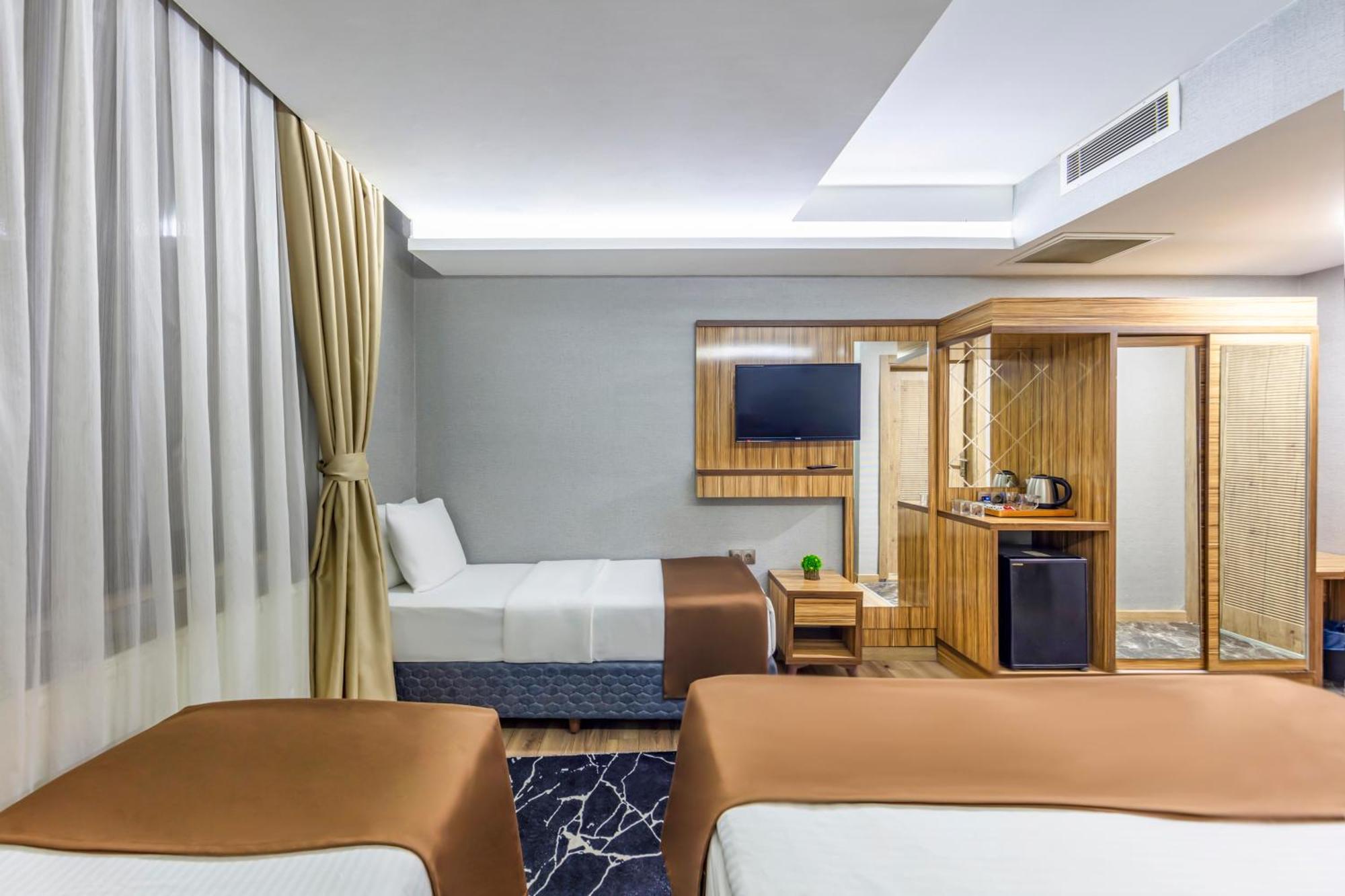 Hotel Dem Airport