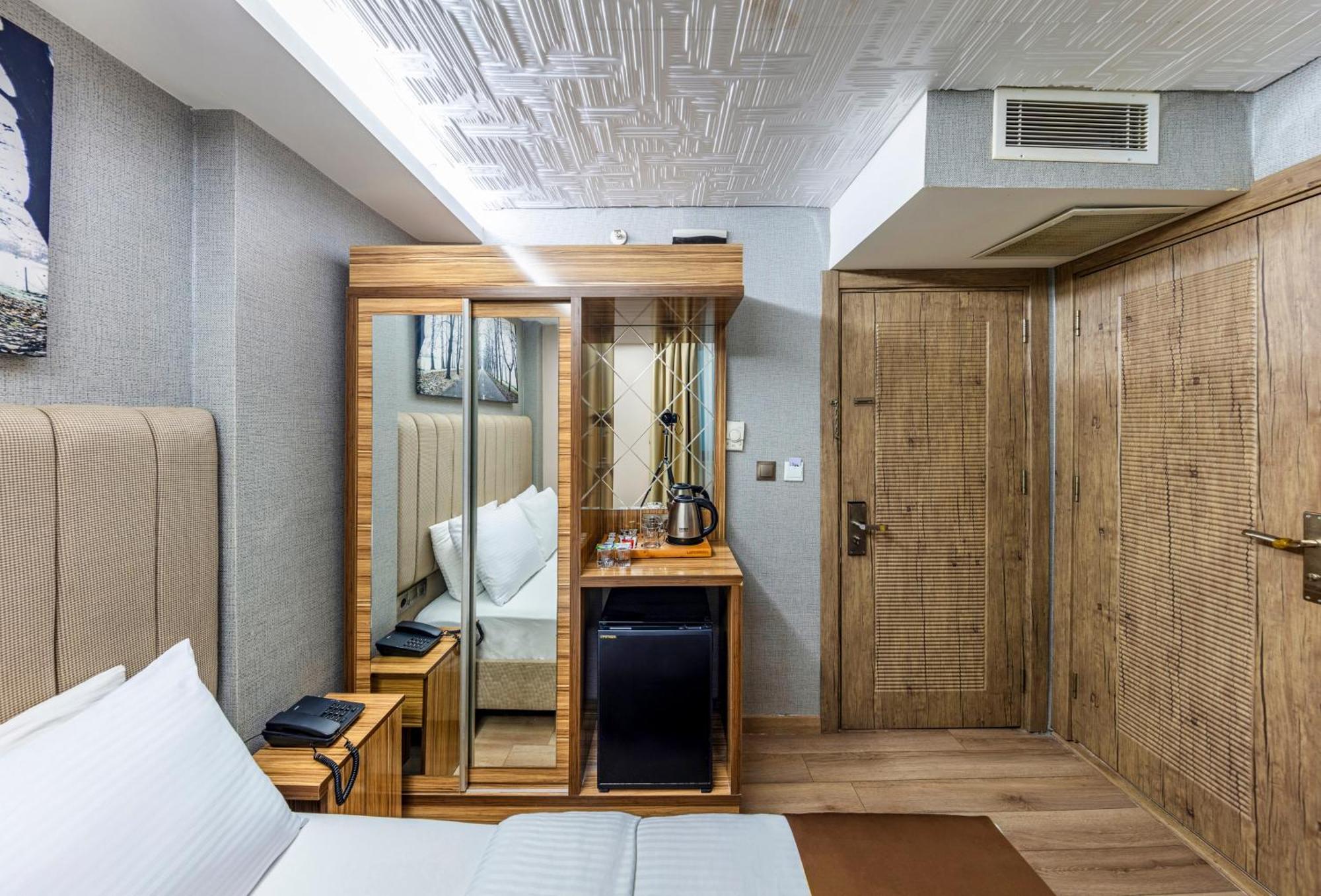 Dem Airport Hotel