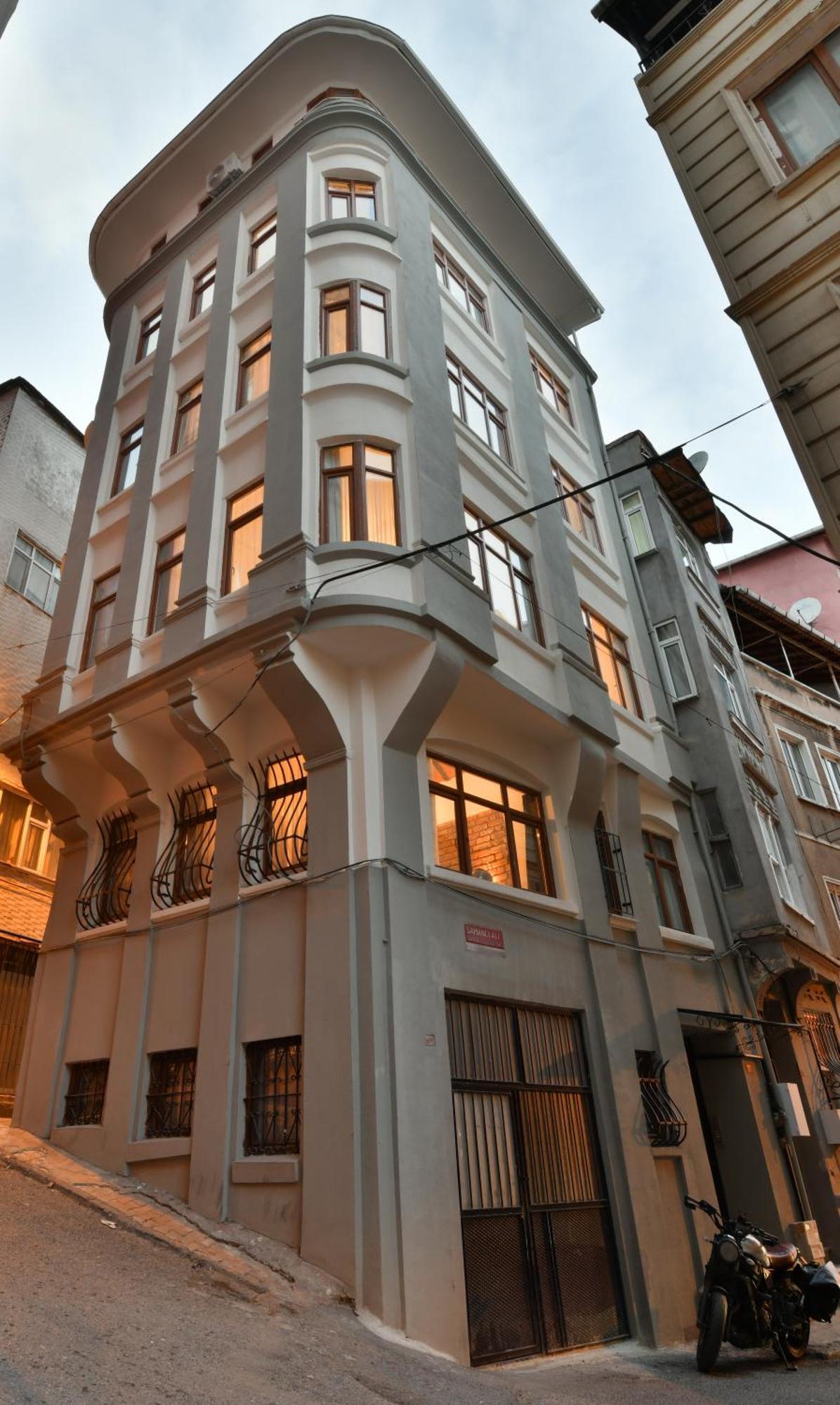 Historical & Retro House @central Of Taksim *