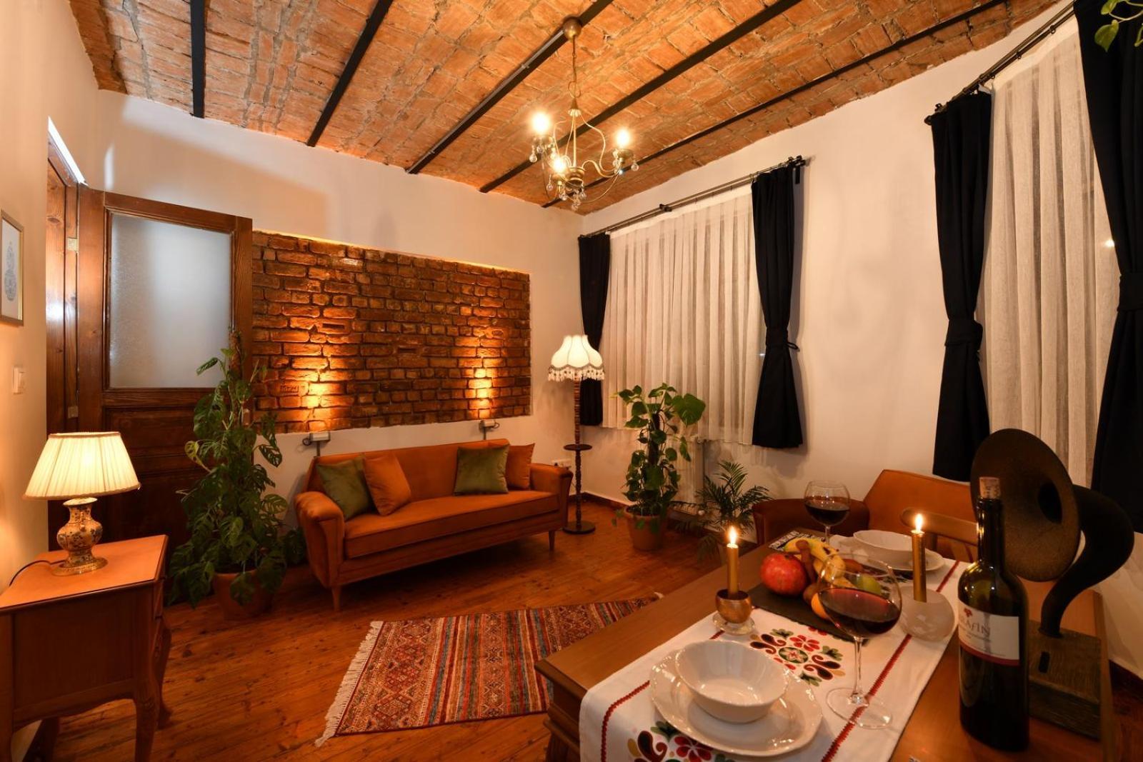 Historical Levantine Flat @heart Of Taksim *