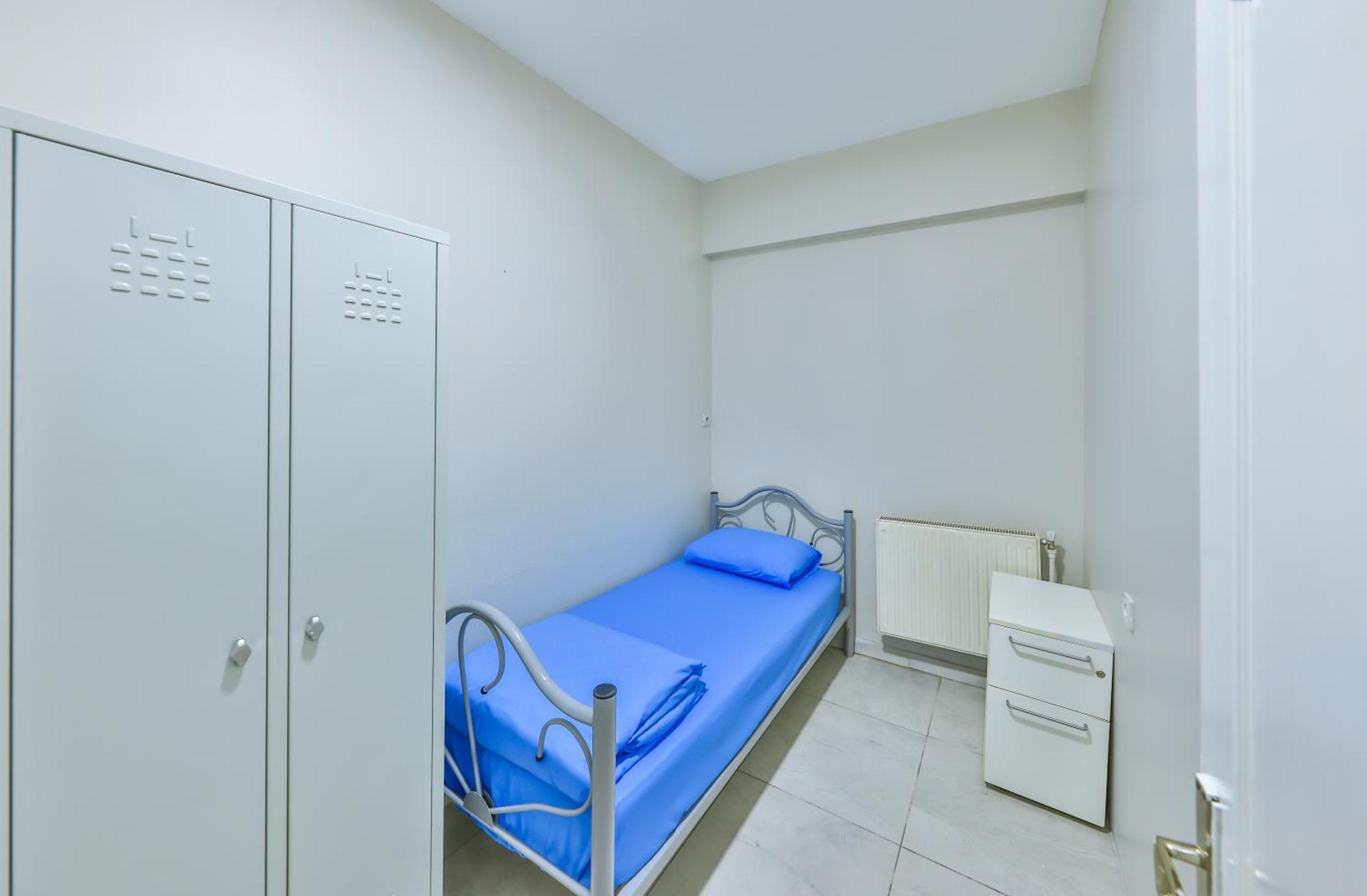 Goekce - Only Men Hostel *