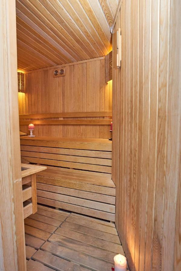Honey Hotel