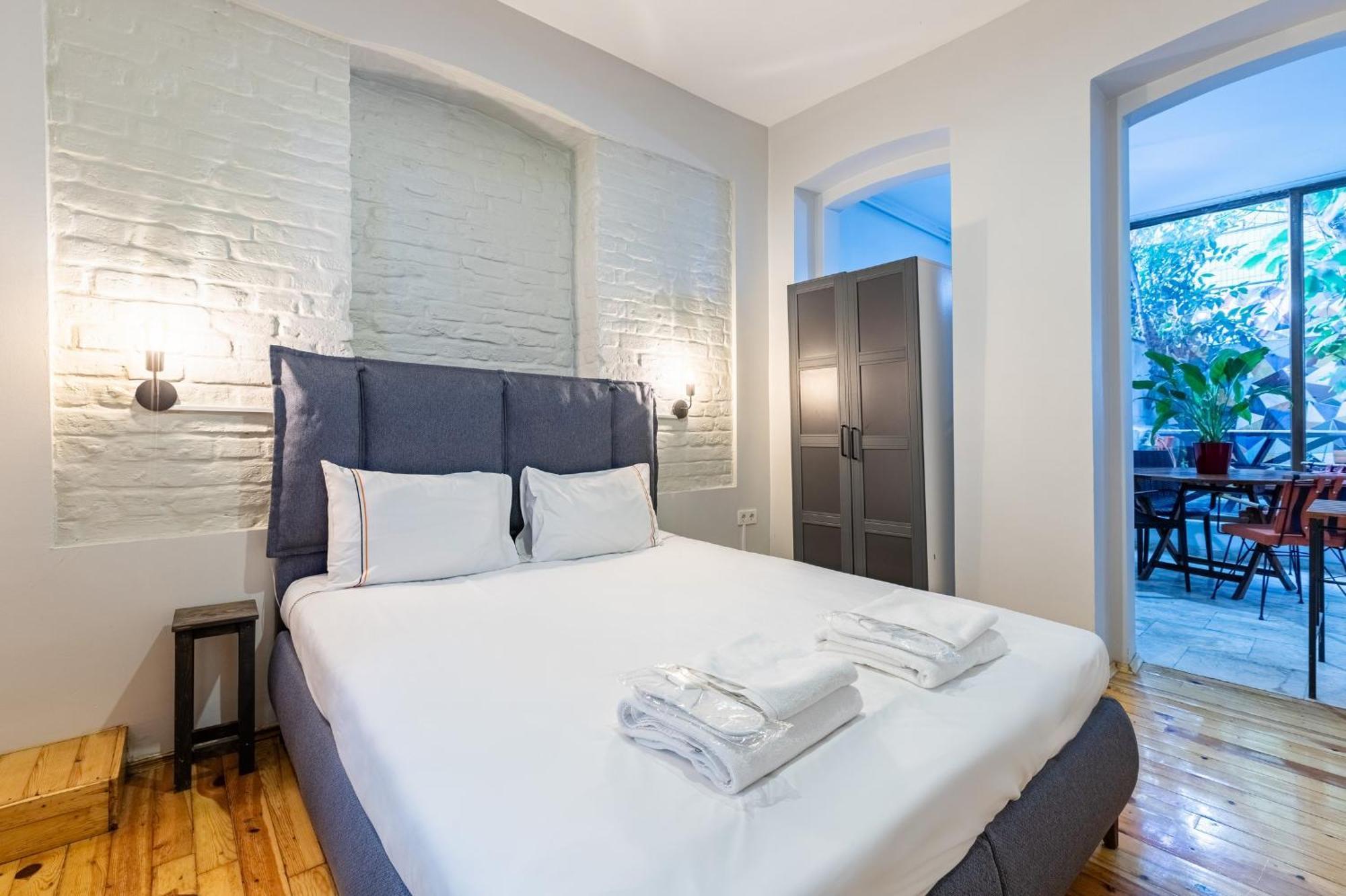 1 Bd Chic Garden Flat In Taksim Apartment