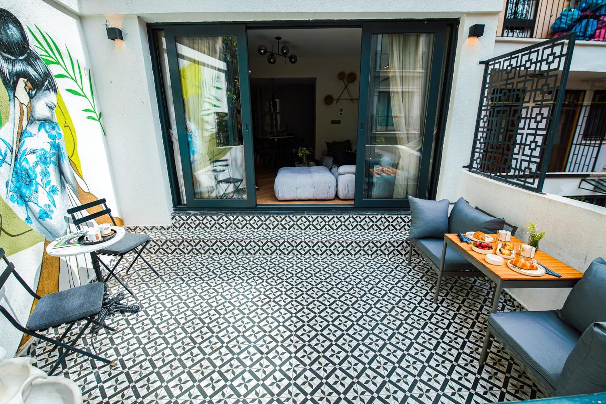Designer In Art District With Terrace Garden * Istambul