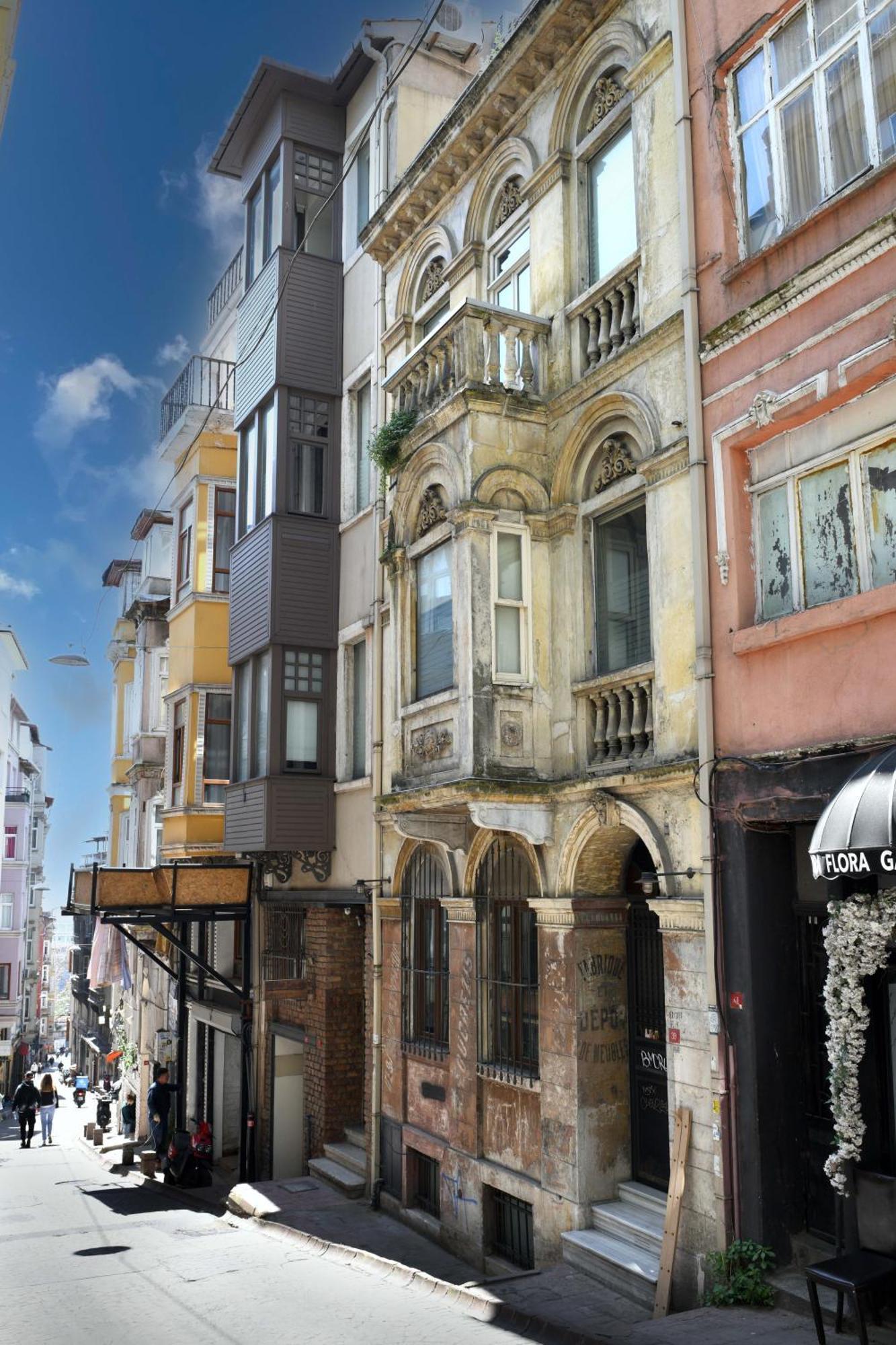 Galata Hotel *