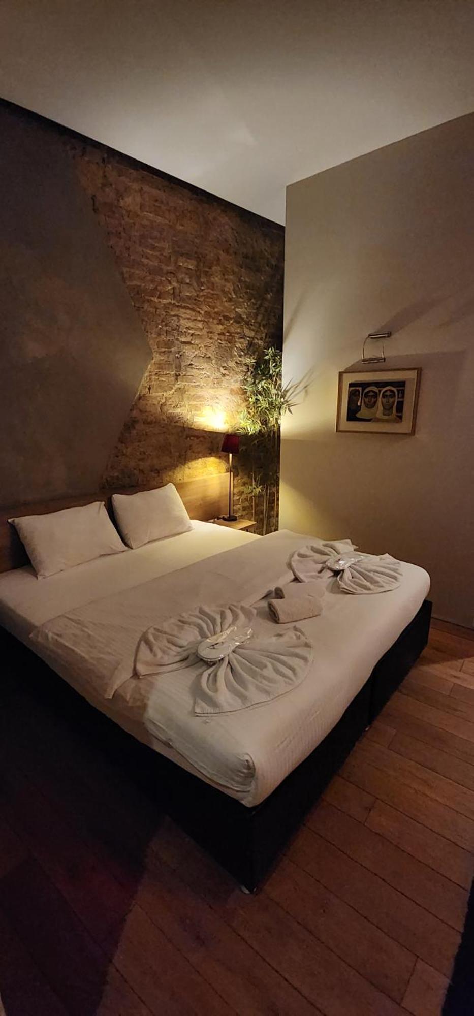 Galata Hotel *