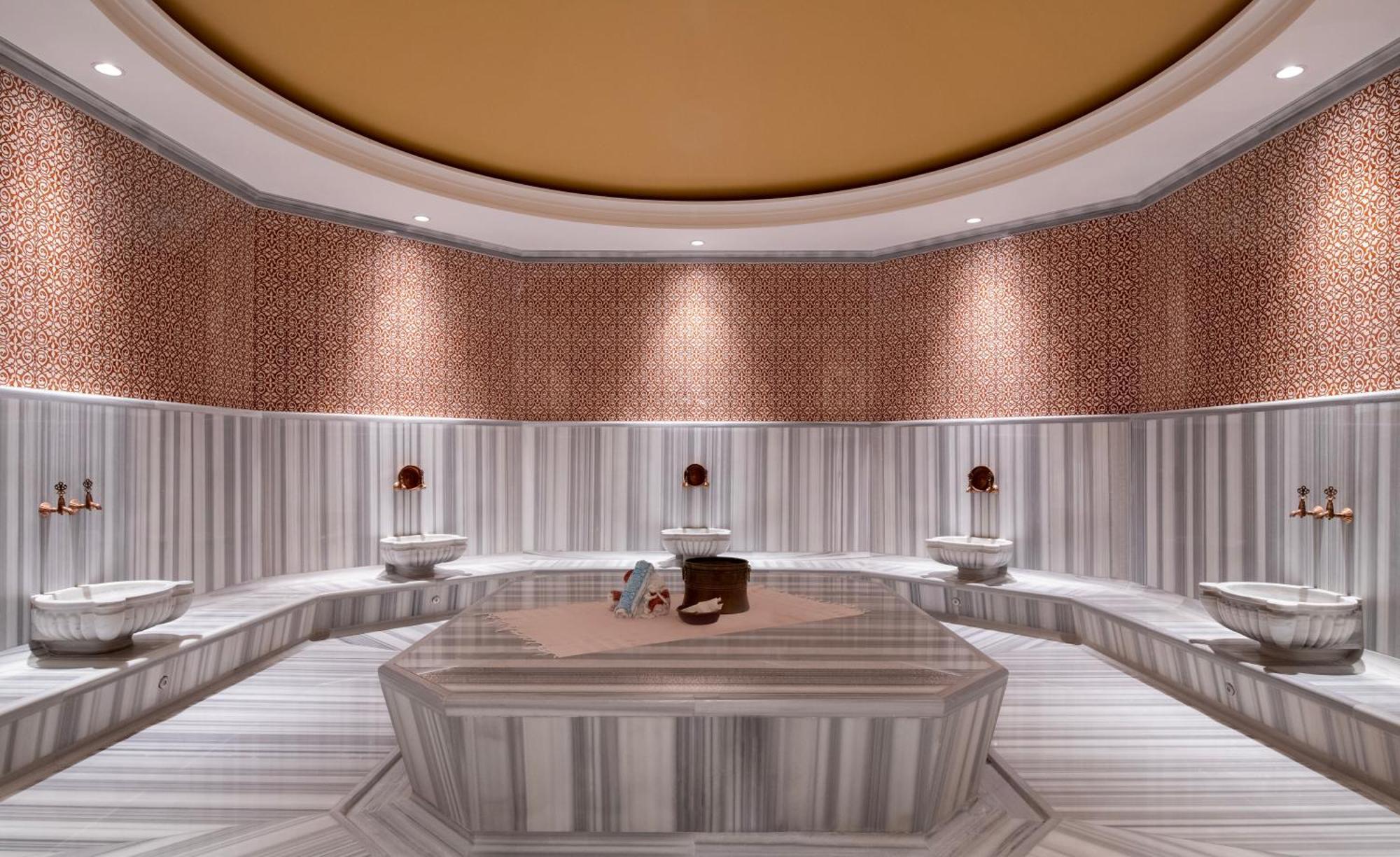 Moevenpick Airport 5*
