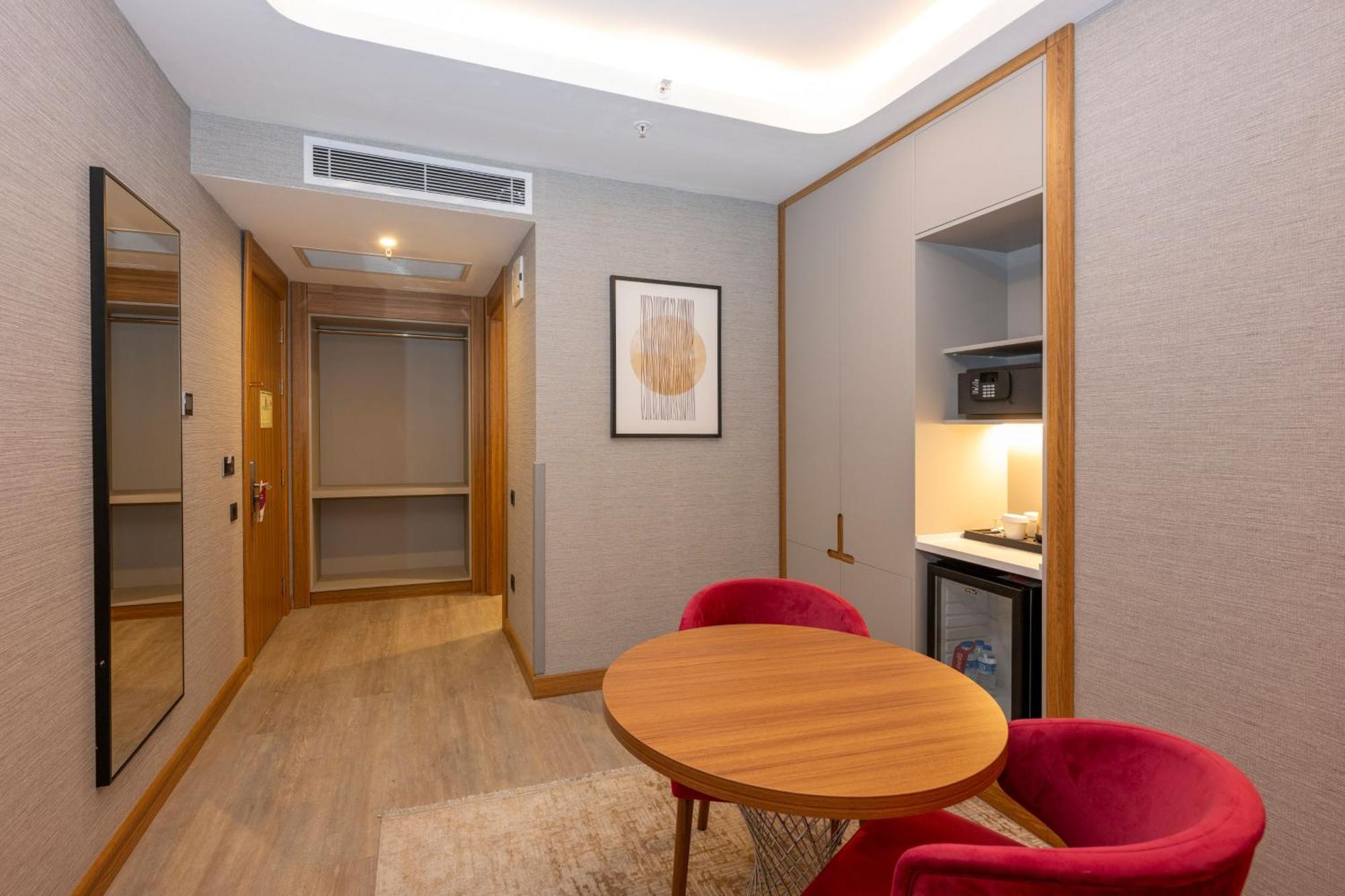 Hotel Ramada Encore By Wyndham Sisli 4*