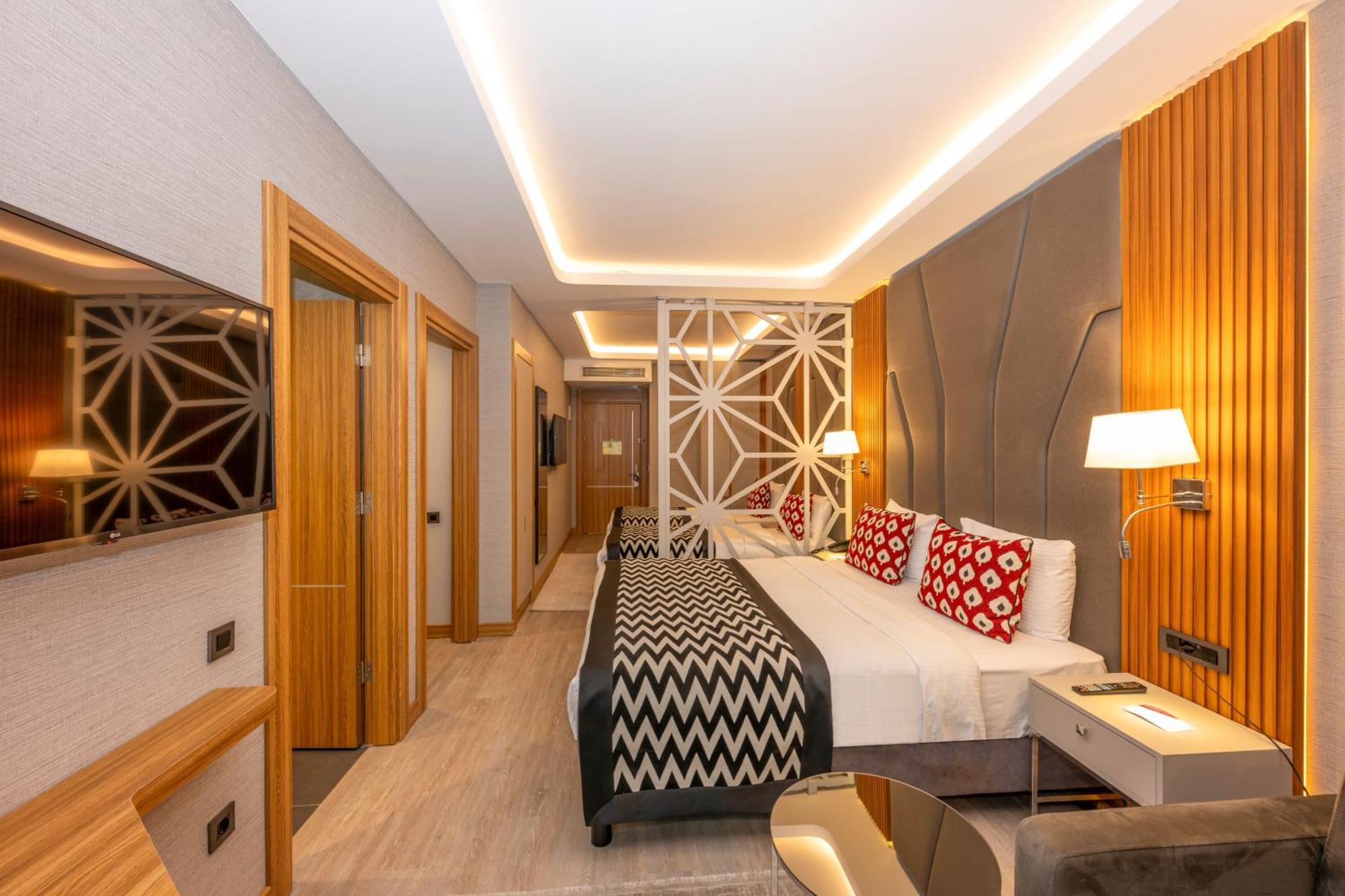 Ramada Encore By Wyndham Sisli 4*