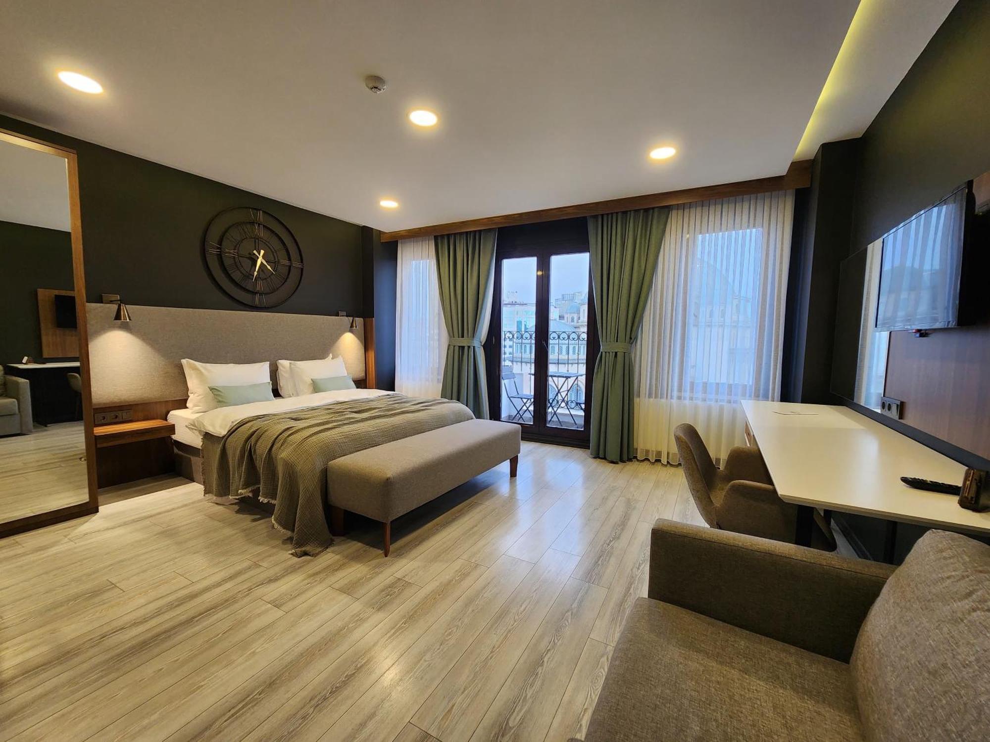 Taksim Landhouse Hotel 4*