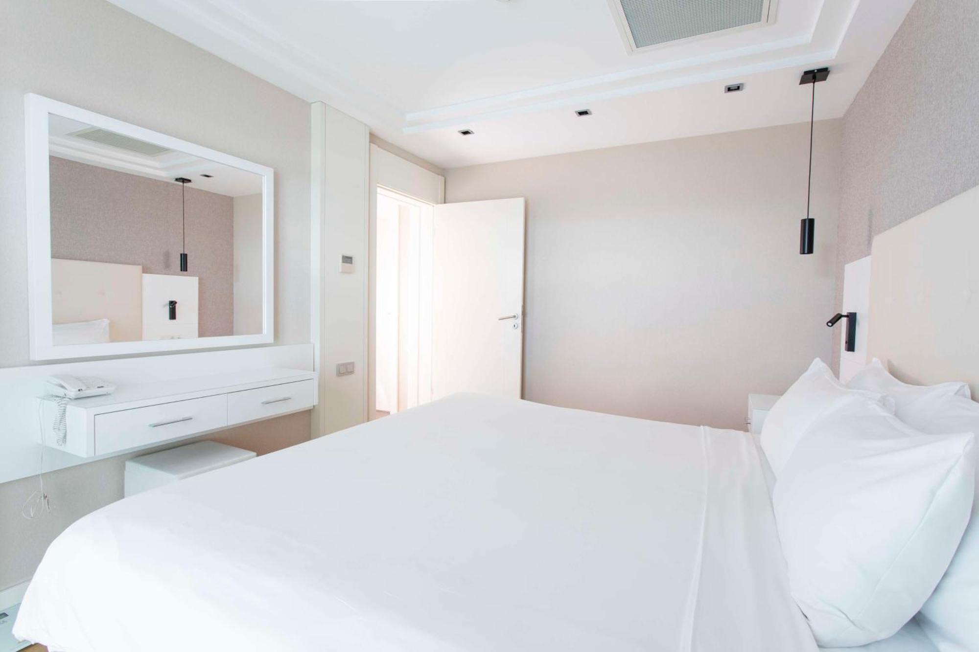 Otel Radisson Residences Avrupa Tem 4*