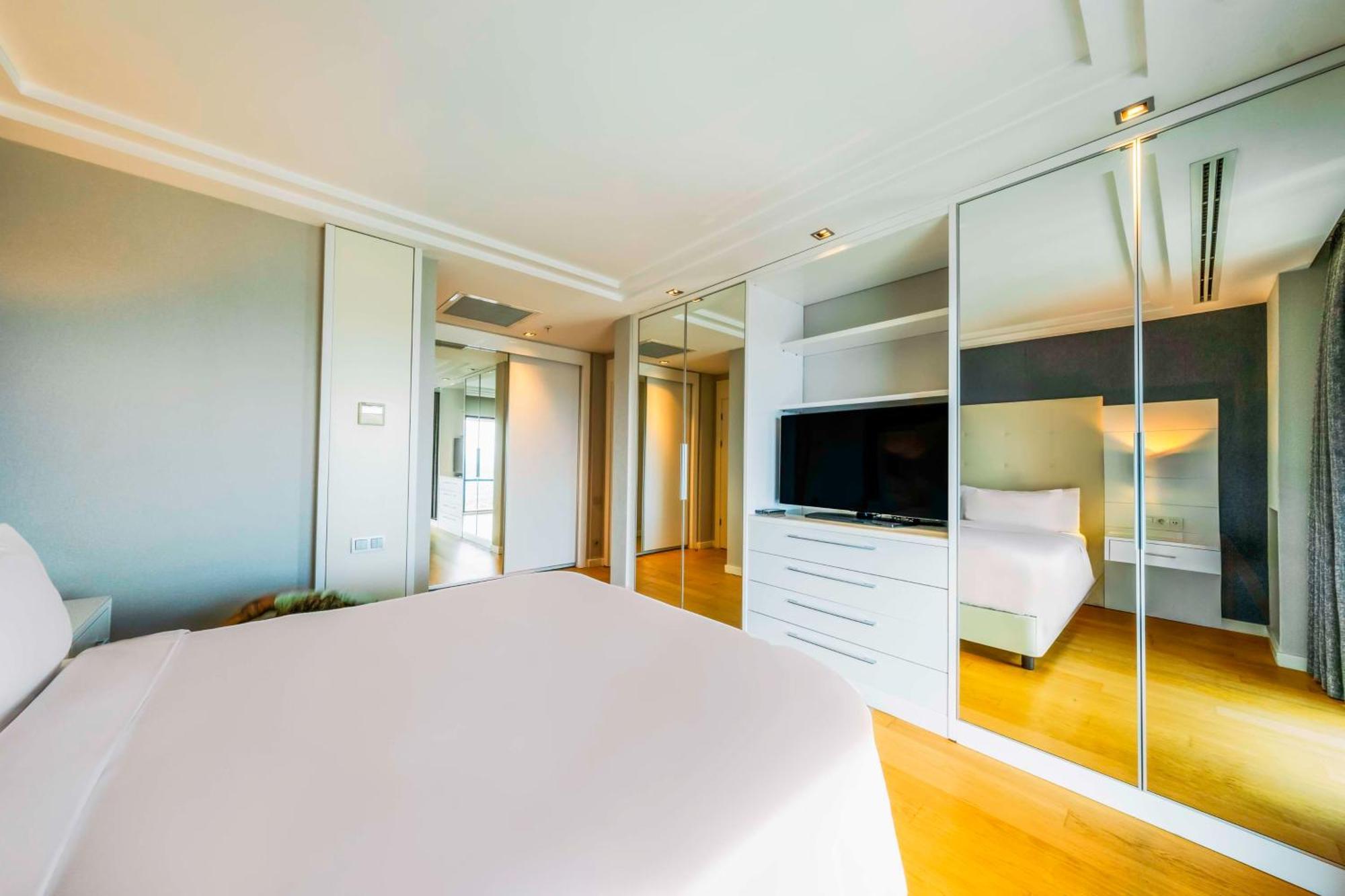 Radisson Residences Avrupa Tem 4*