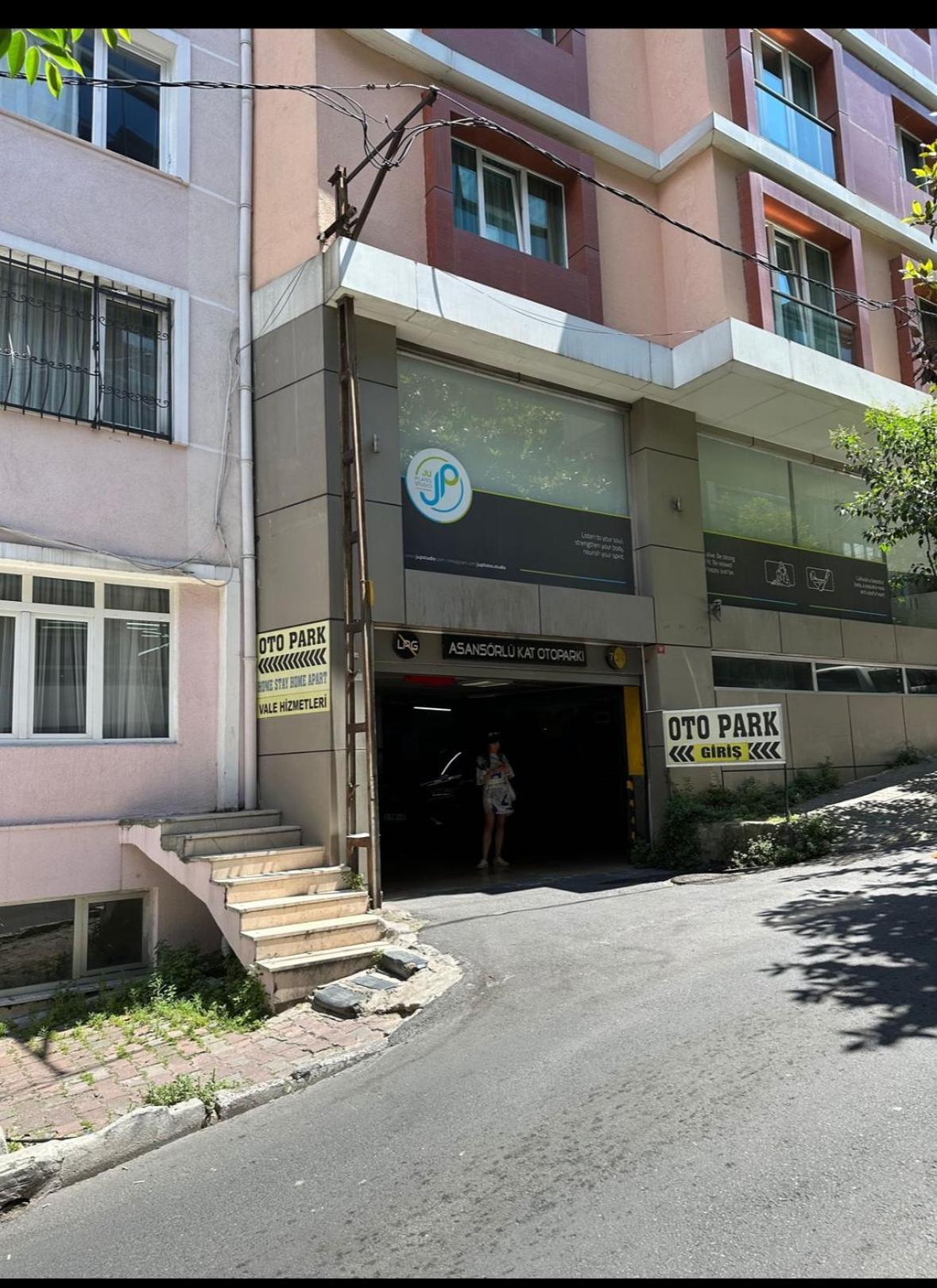 Lovely Ezgi's In Nisantasi