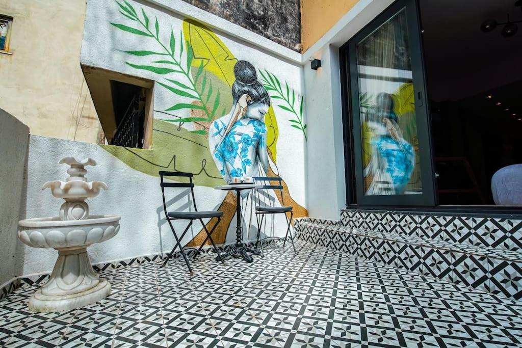 Designer In Art District With Terrace Garden