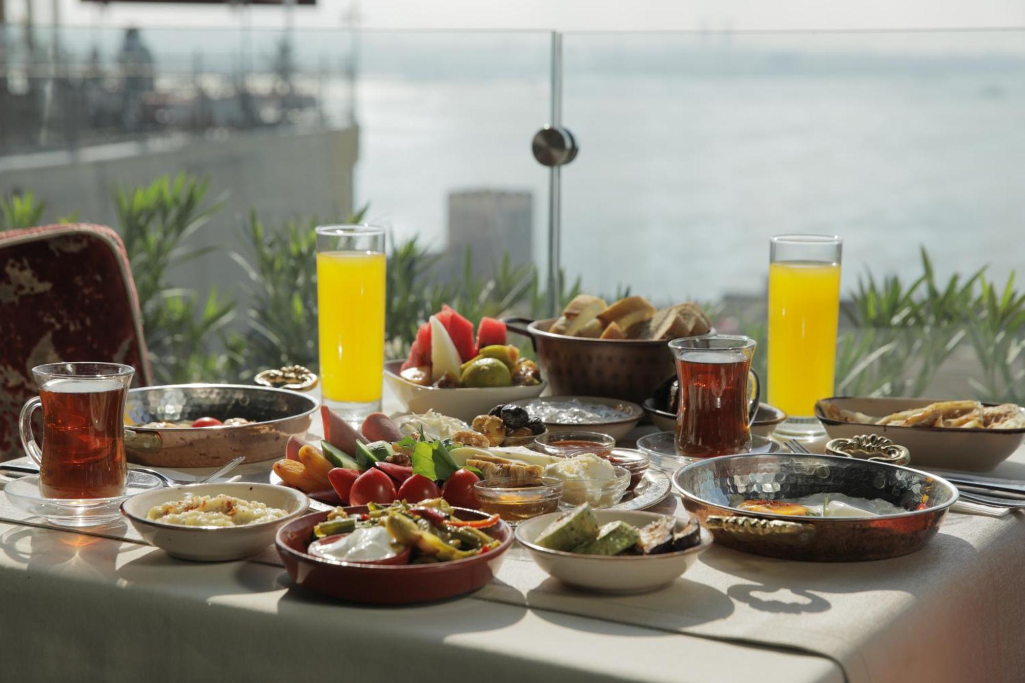 Tria Elegance Hotel 4*