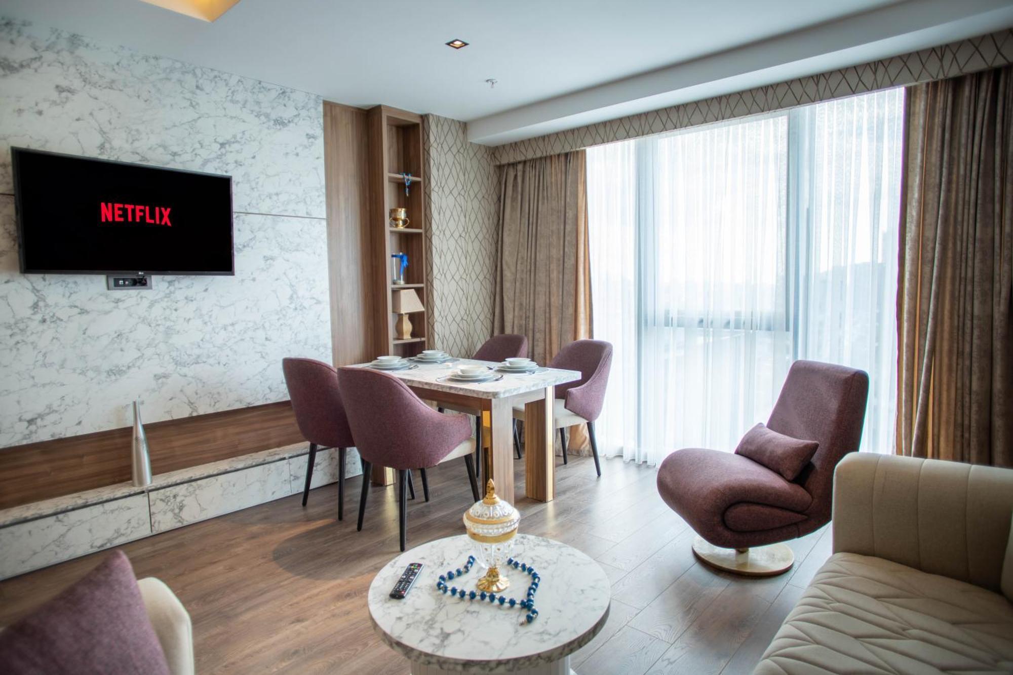 Superb Modern And Comfortable Flat In Apartment *