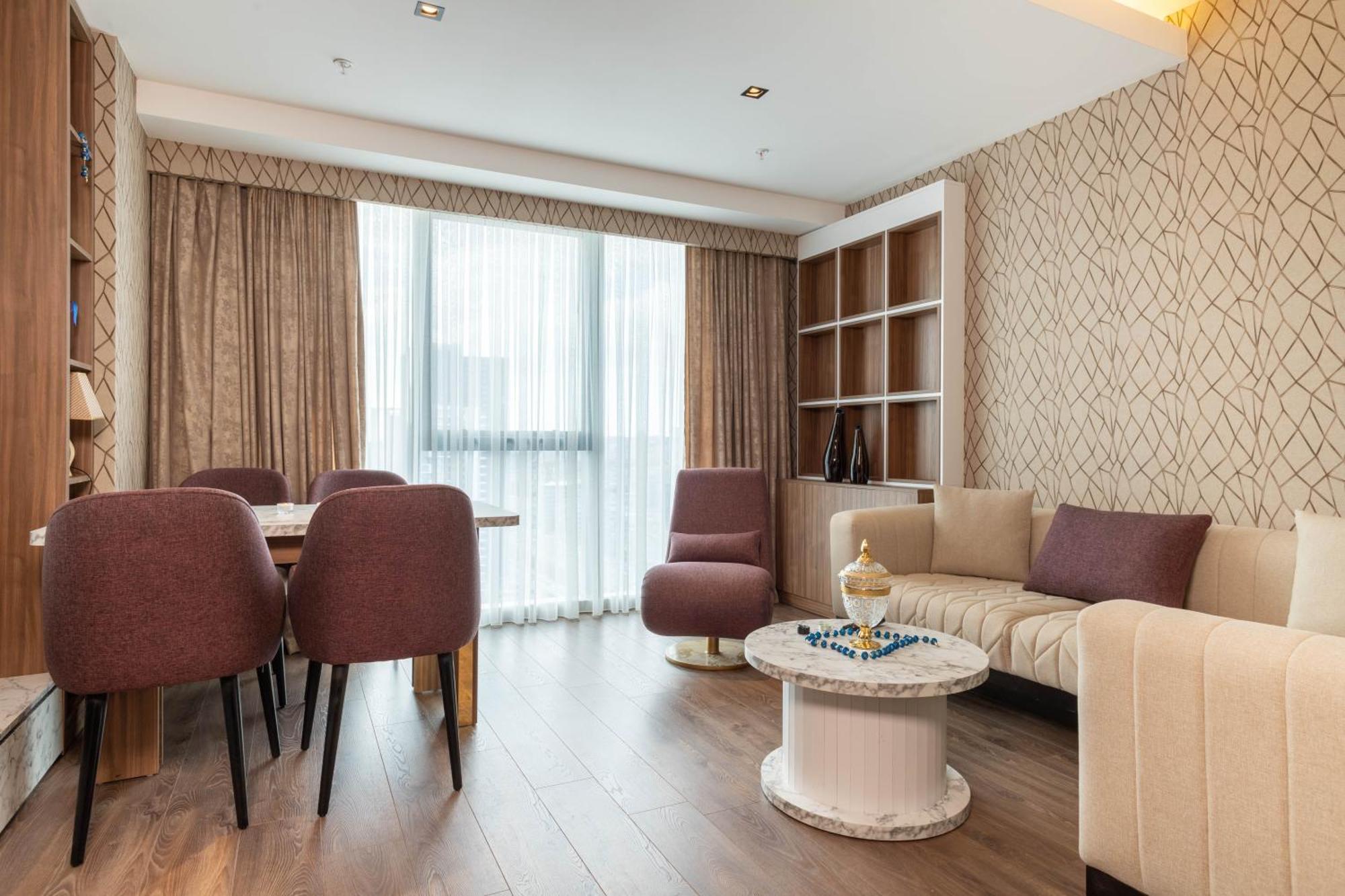 Superb Modern And Comfortable Flat In Apartment