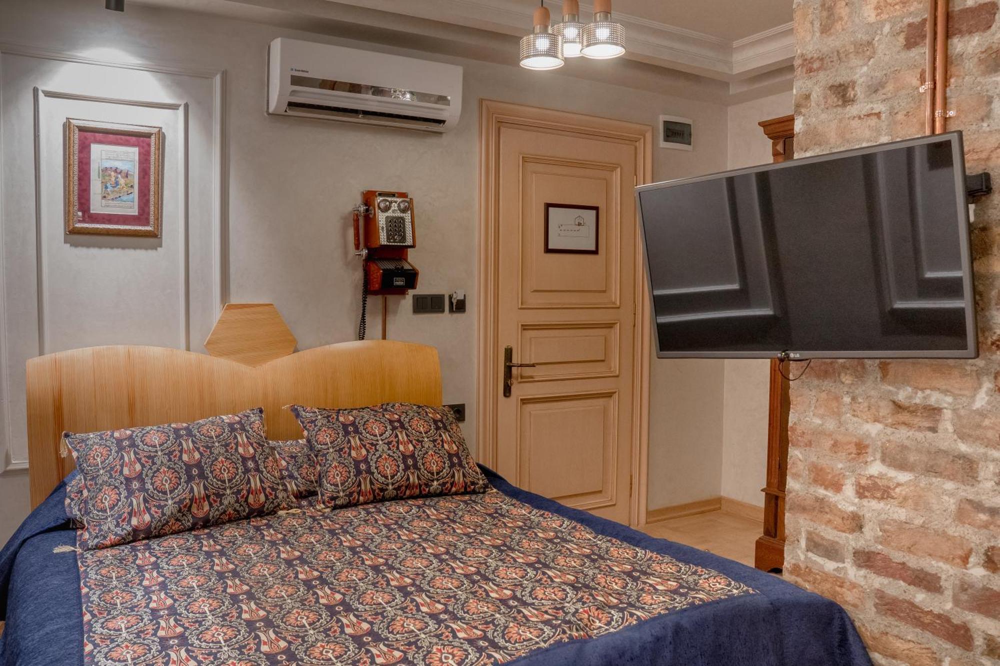 Niles Hotel
