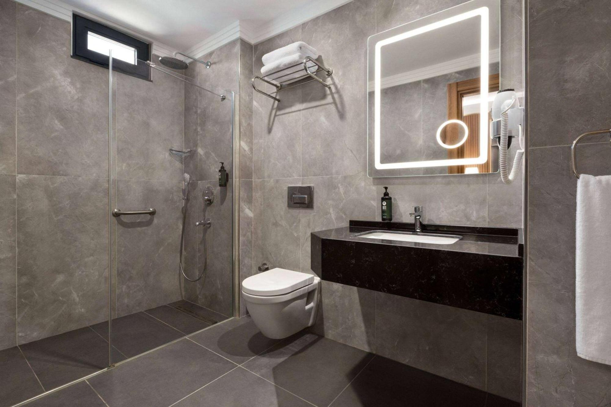Hotel Ramada Encore By Wyndham Sisli