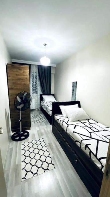 2+1 Luxury Flat , 5 Beds , Near Services Apartment