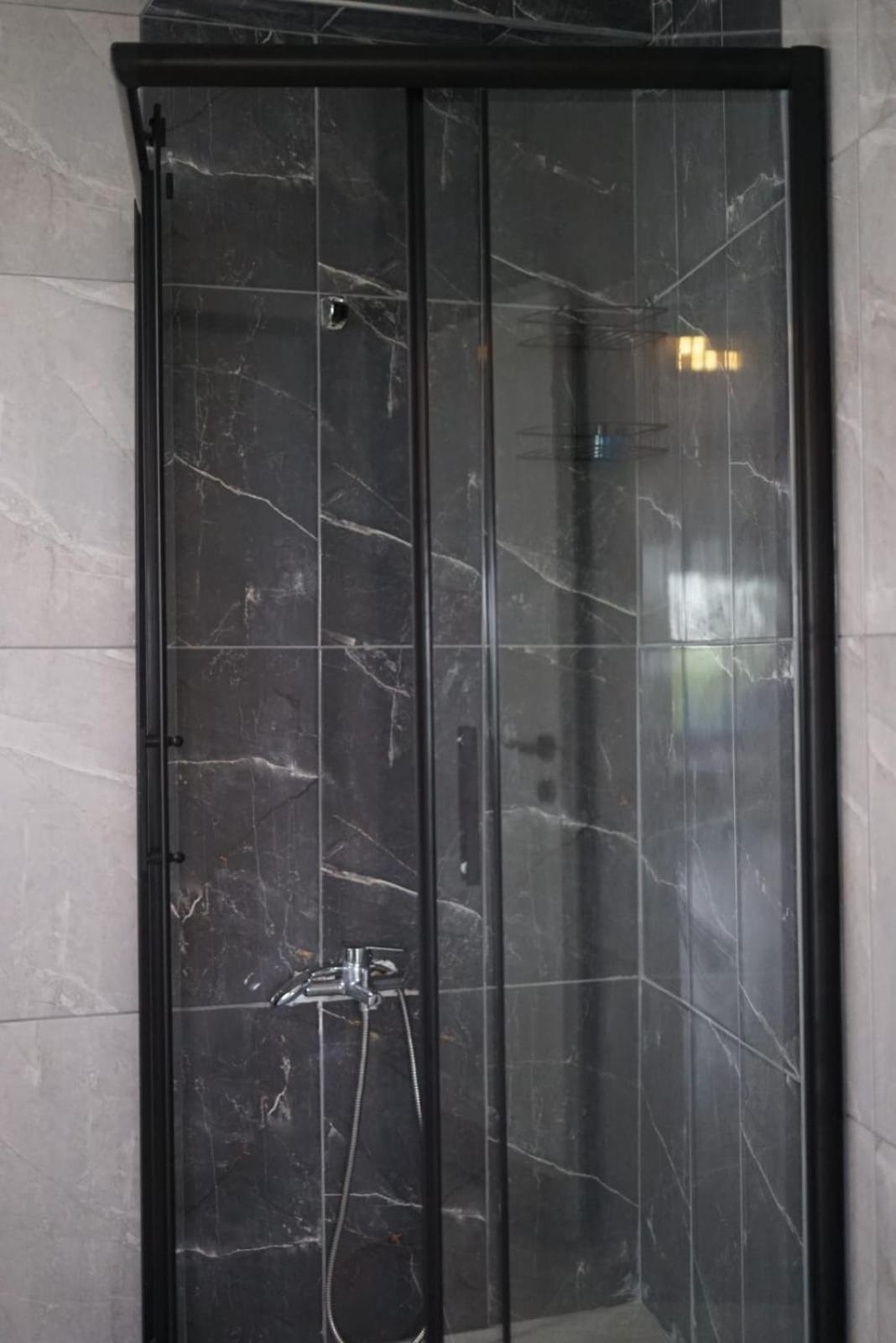 Yali Hotel *