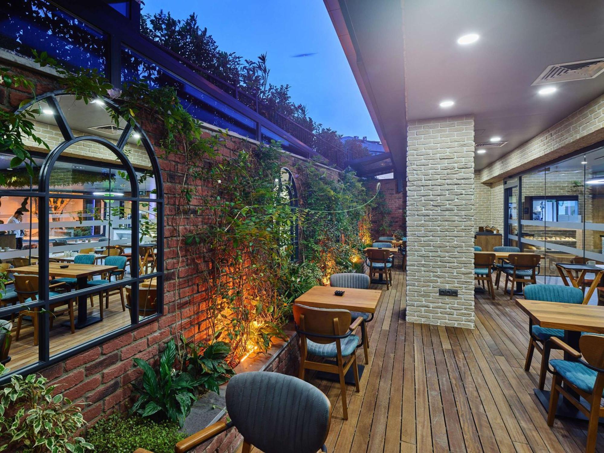 Hotel Ibis Airport
