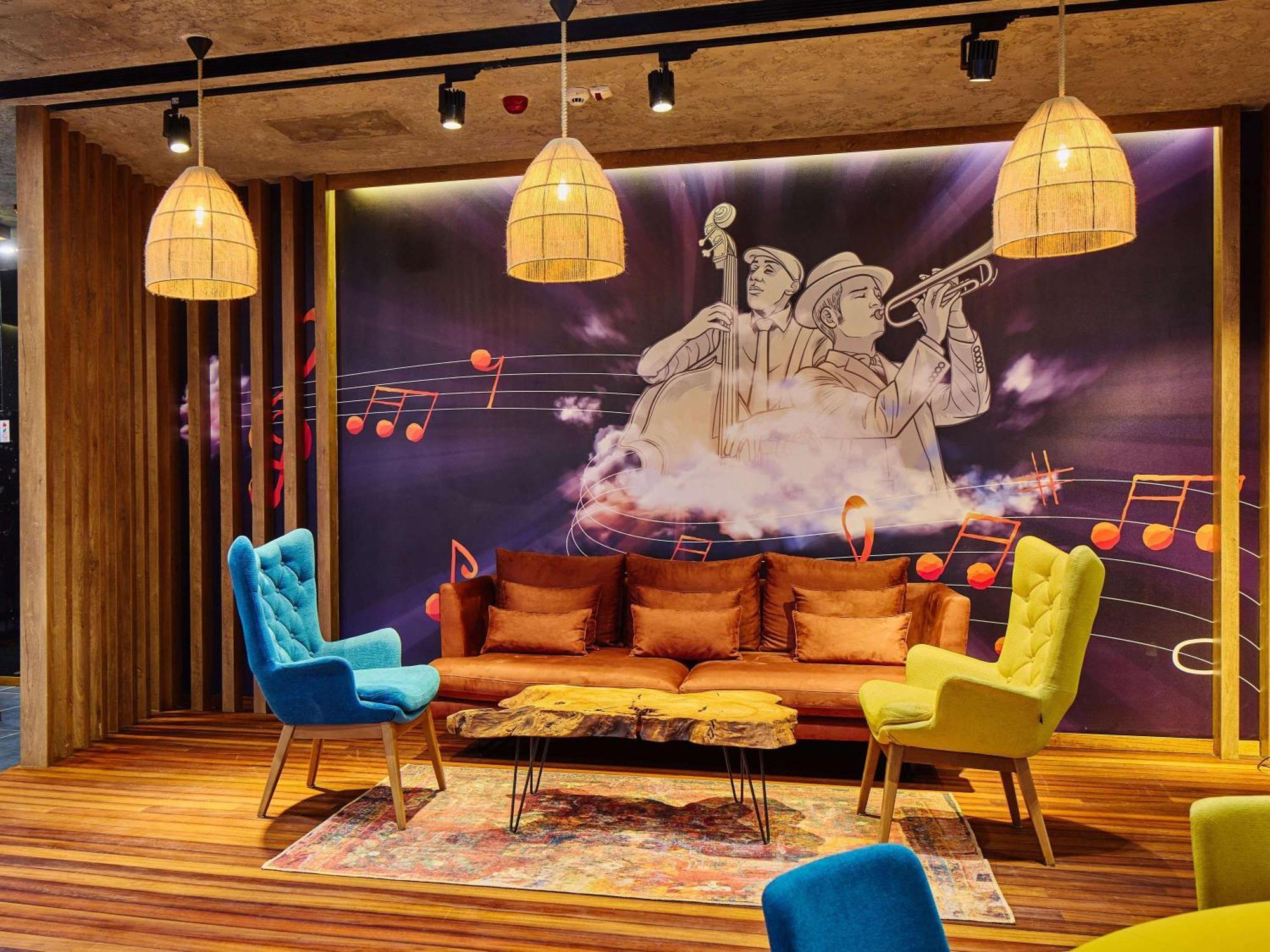 Ibis Airport Hotel 4*