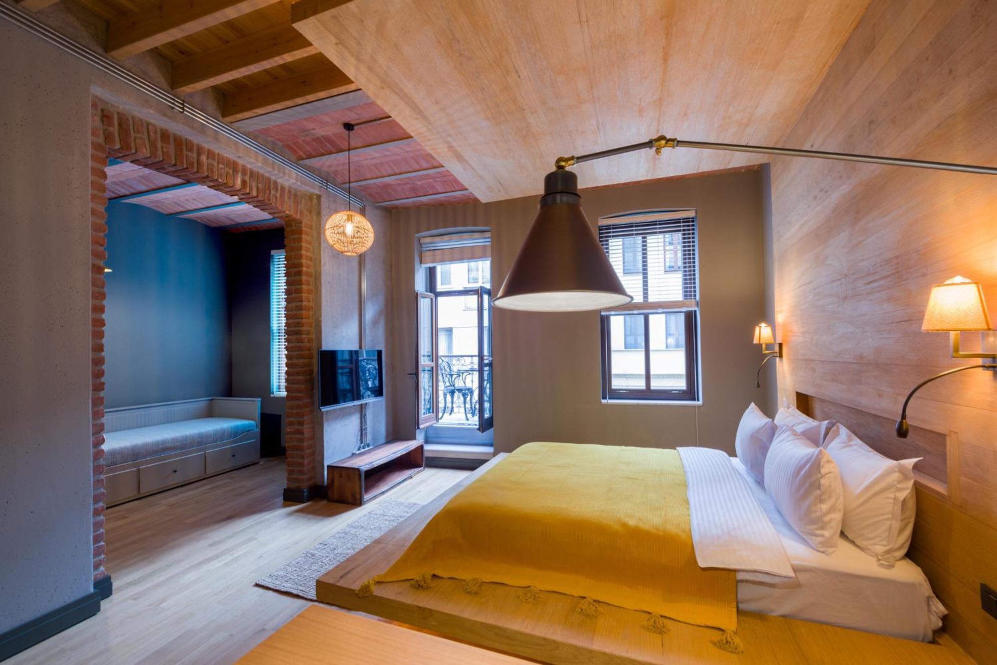 Art Pera Aparthotel