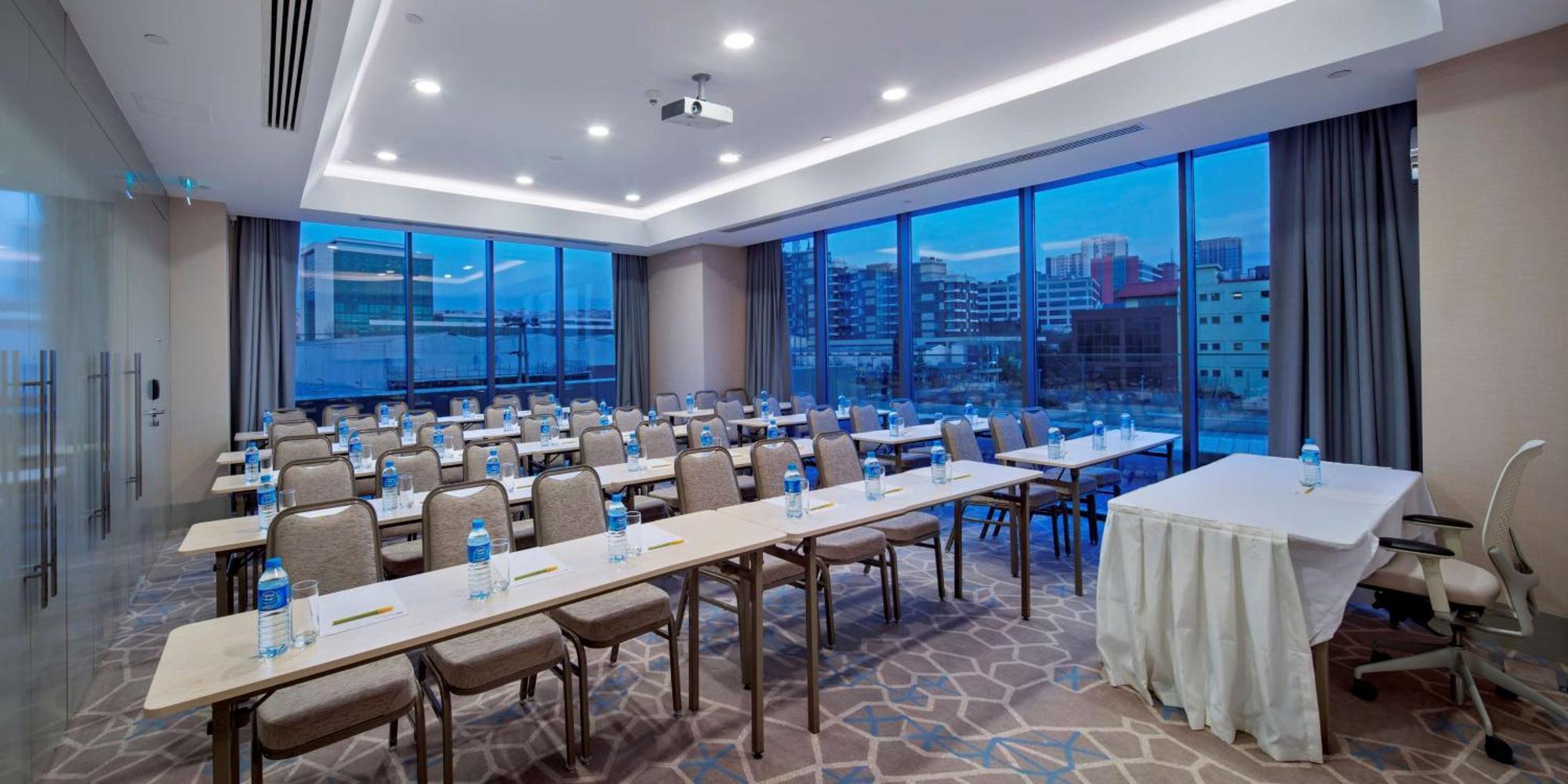 Hilton Garden Atatürk Airport Otel 4*