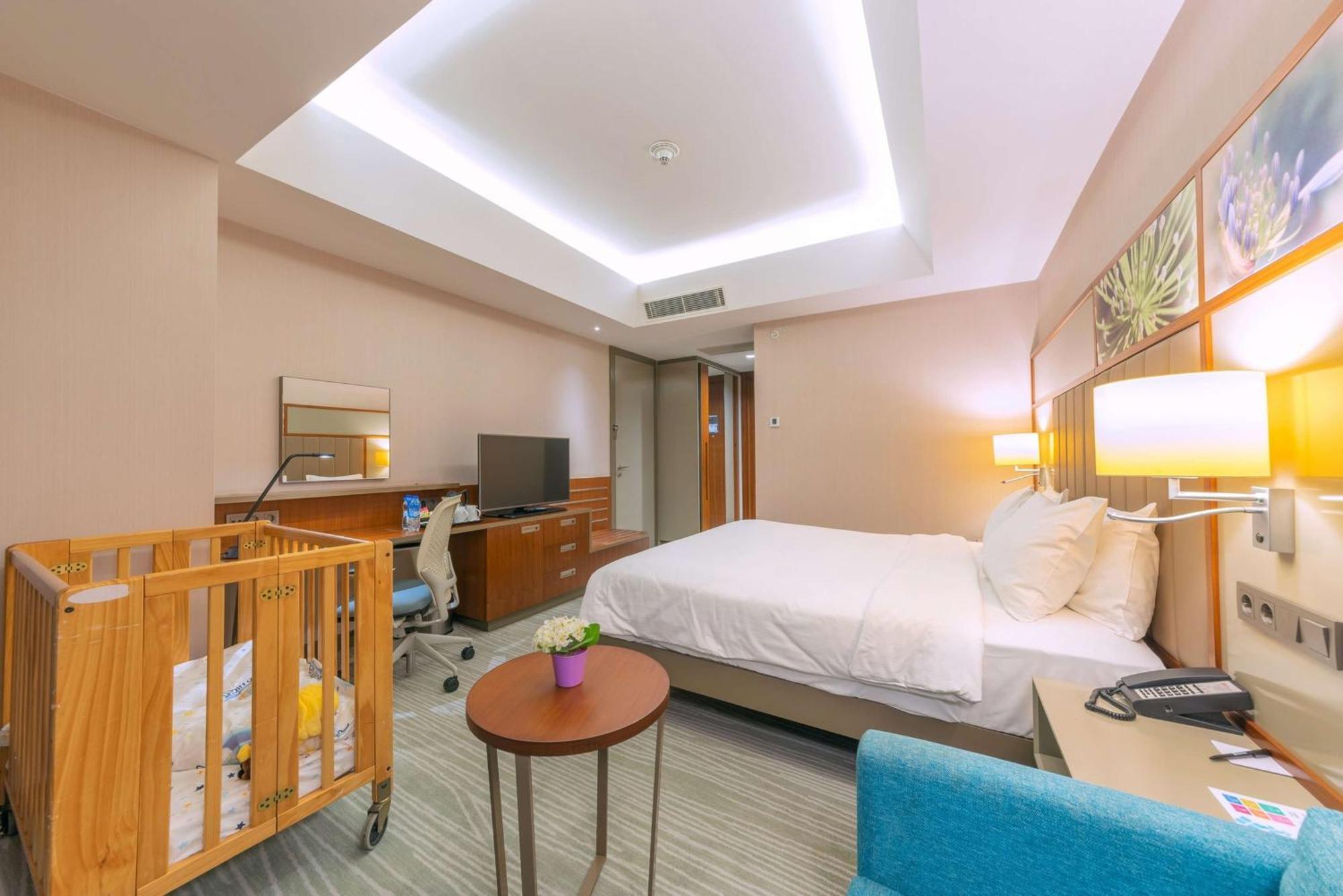 Hilton Garden Atatürk Airport 4*