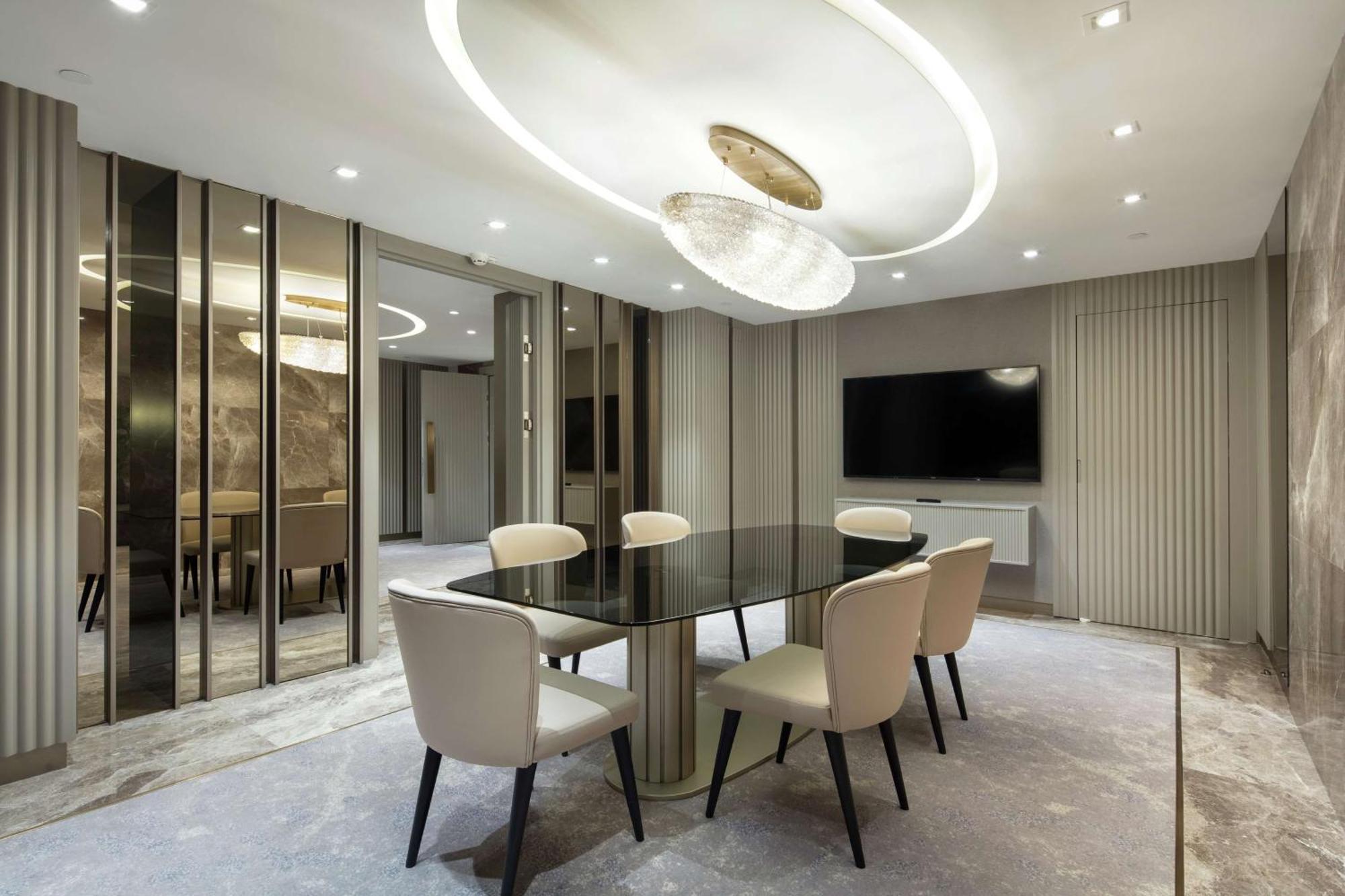 Hilton Maslak Hotel 5*