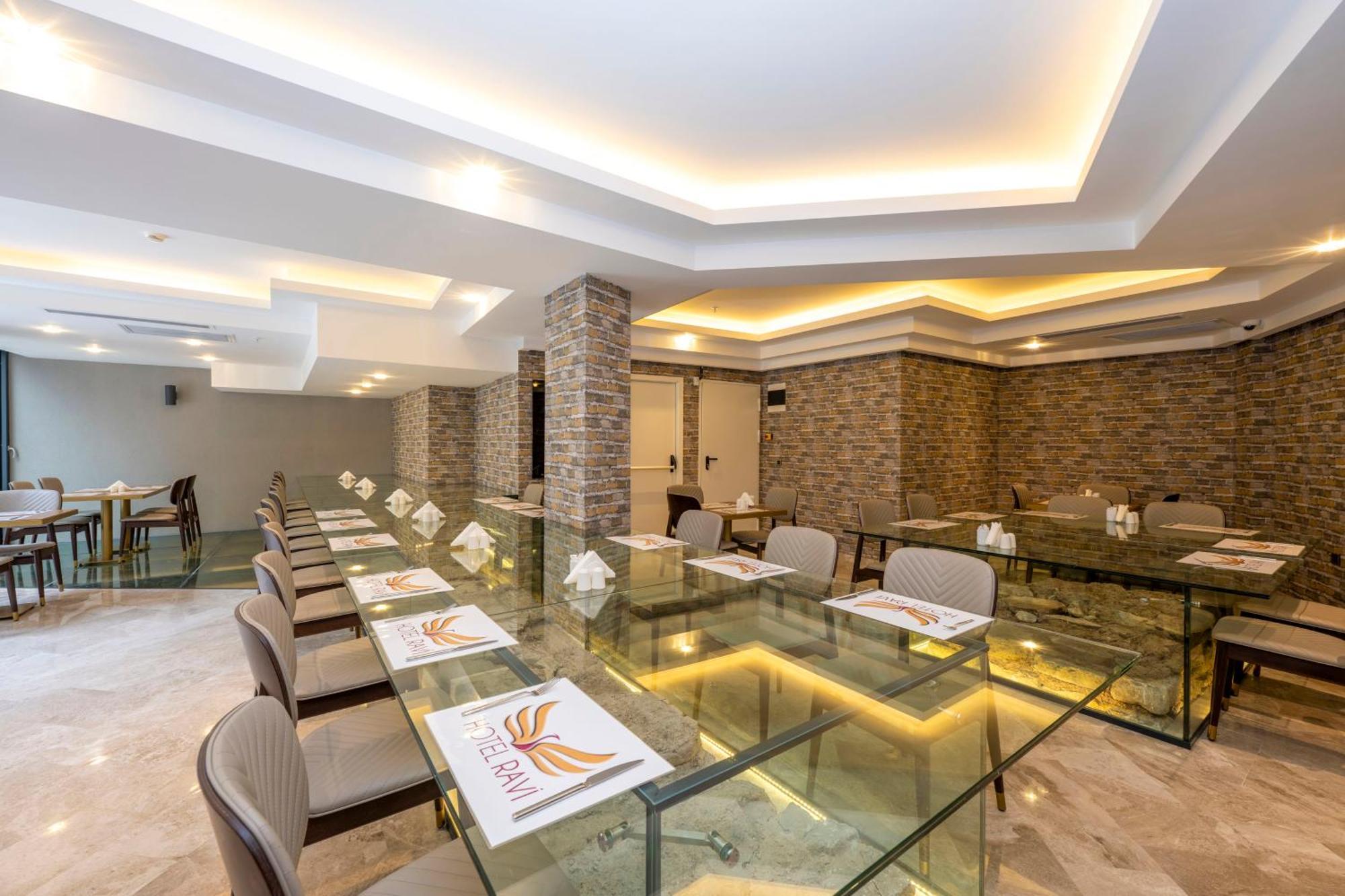Ravi Hotel 3*
