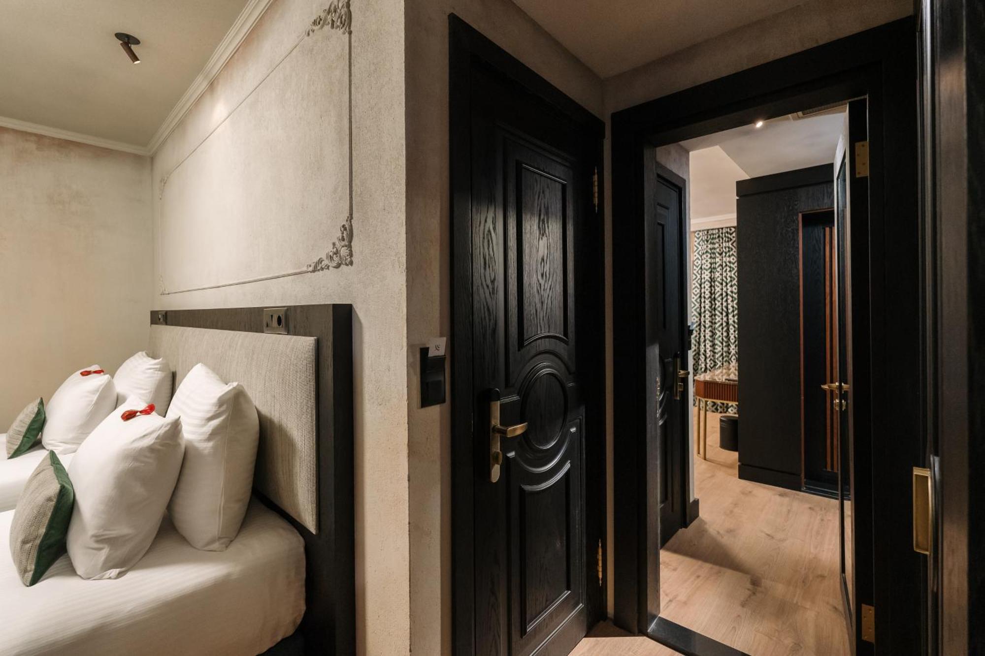 Tria Elegance Hotel 4*