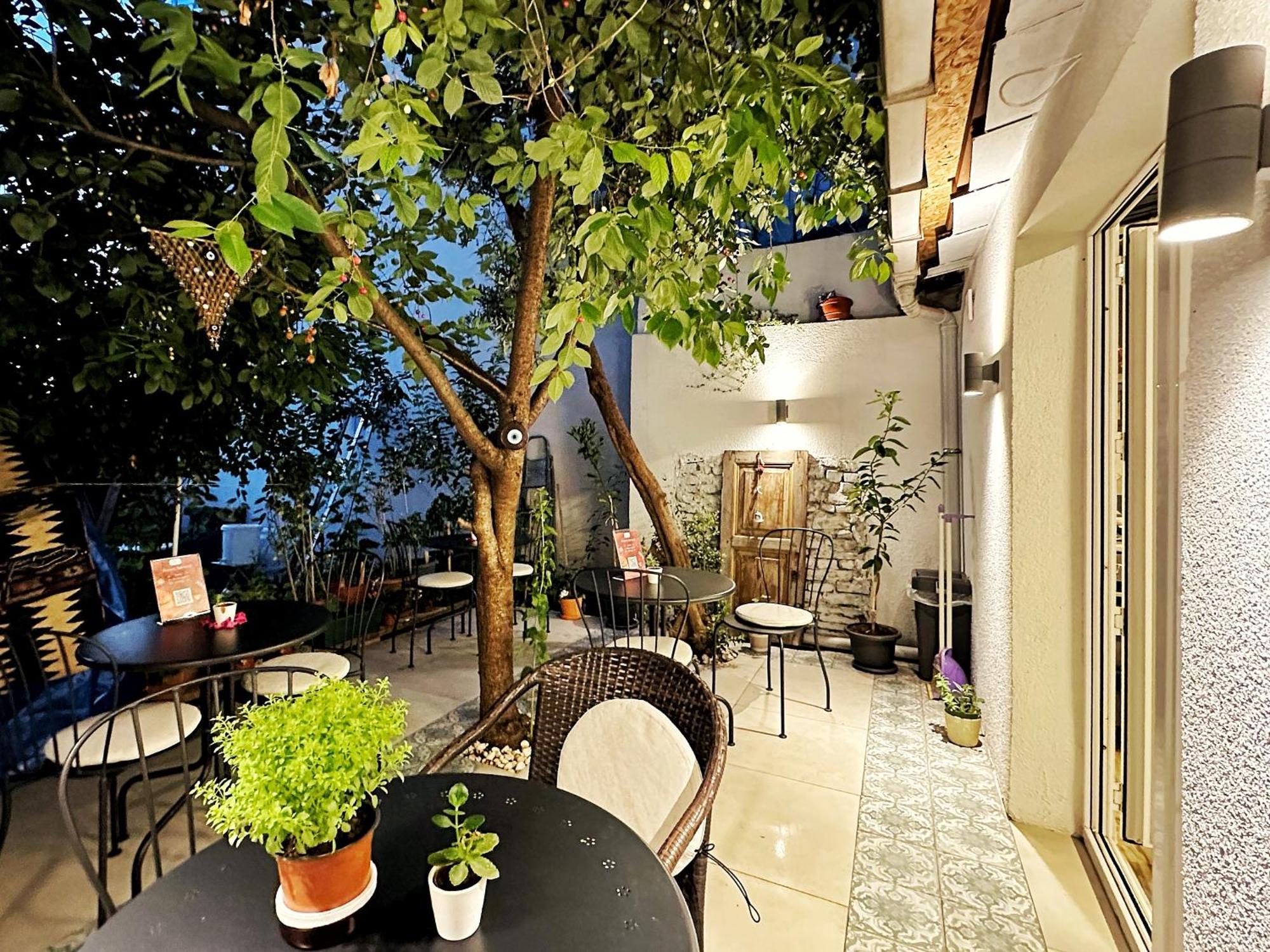 Sultan Pier Hotel *
