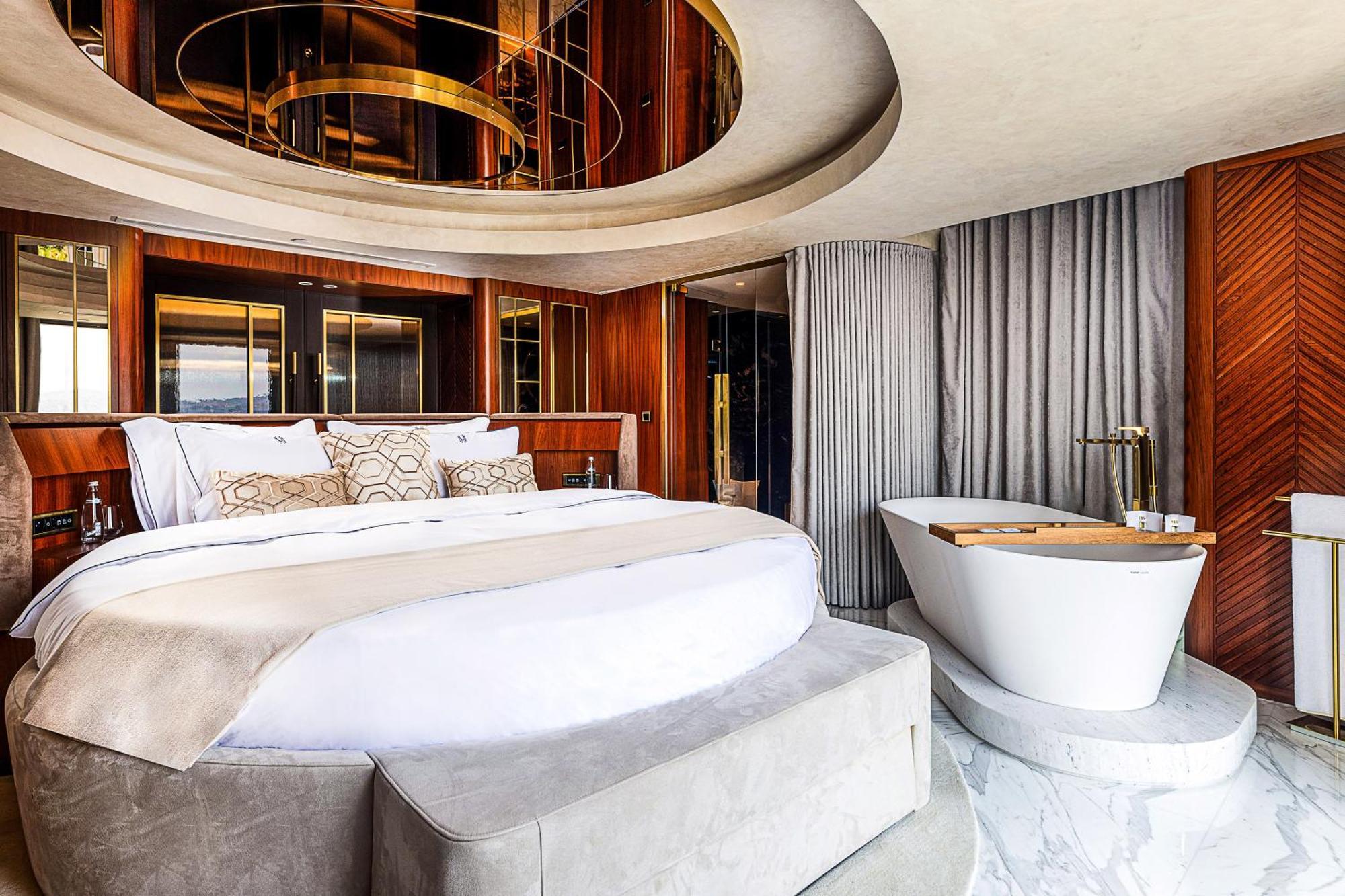 Hotel The Maestro *
