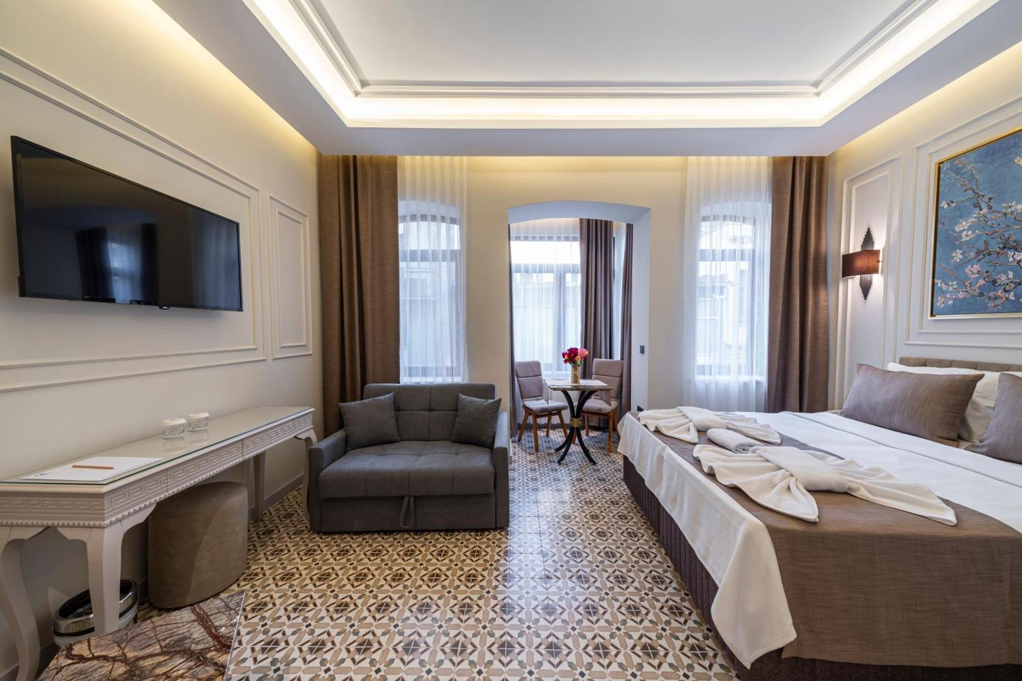 Pera Luna Premium Hotel