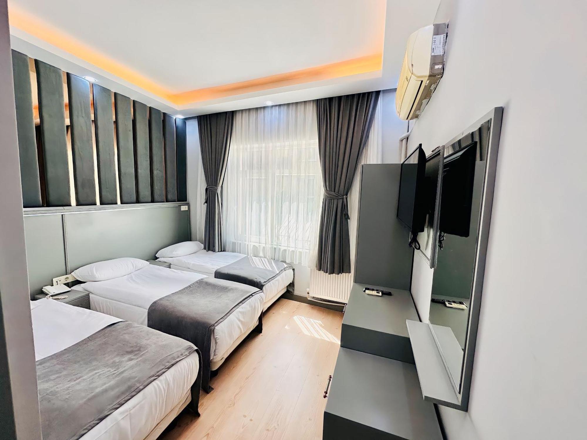 Hotel Crowned