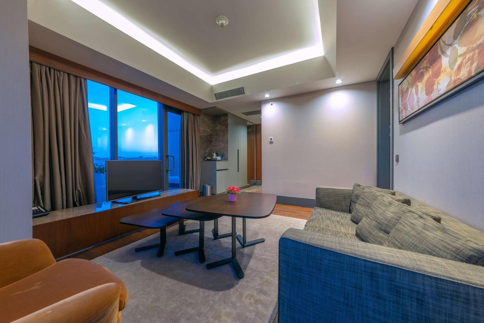 Hilton Garden Atatürk Airport 4*