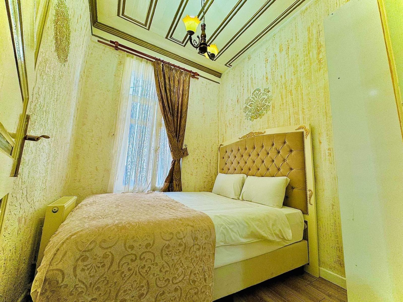 Alhambra Aparthotel 3*