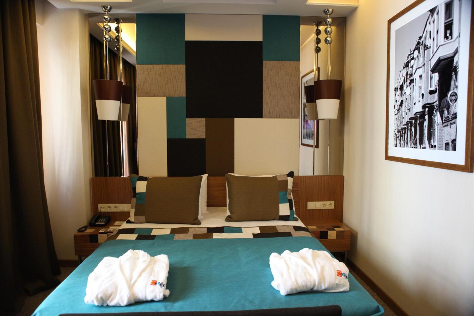 Hotel Collage Pera