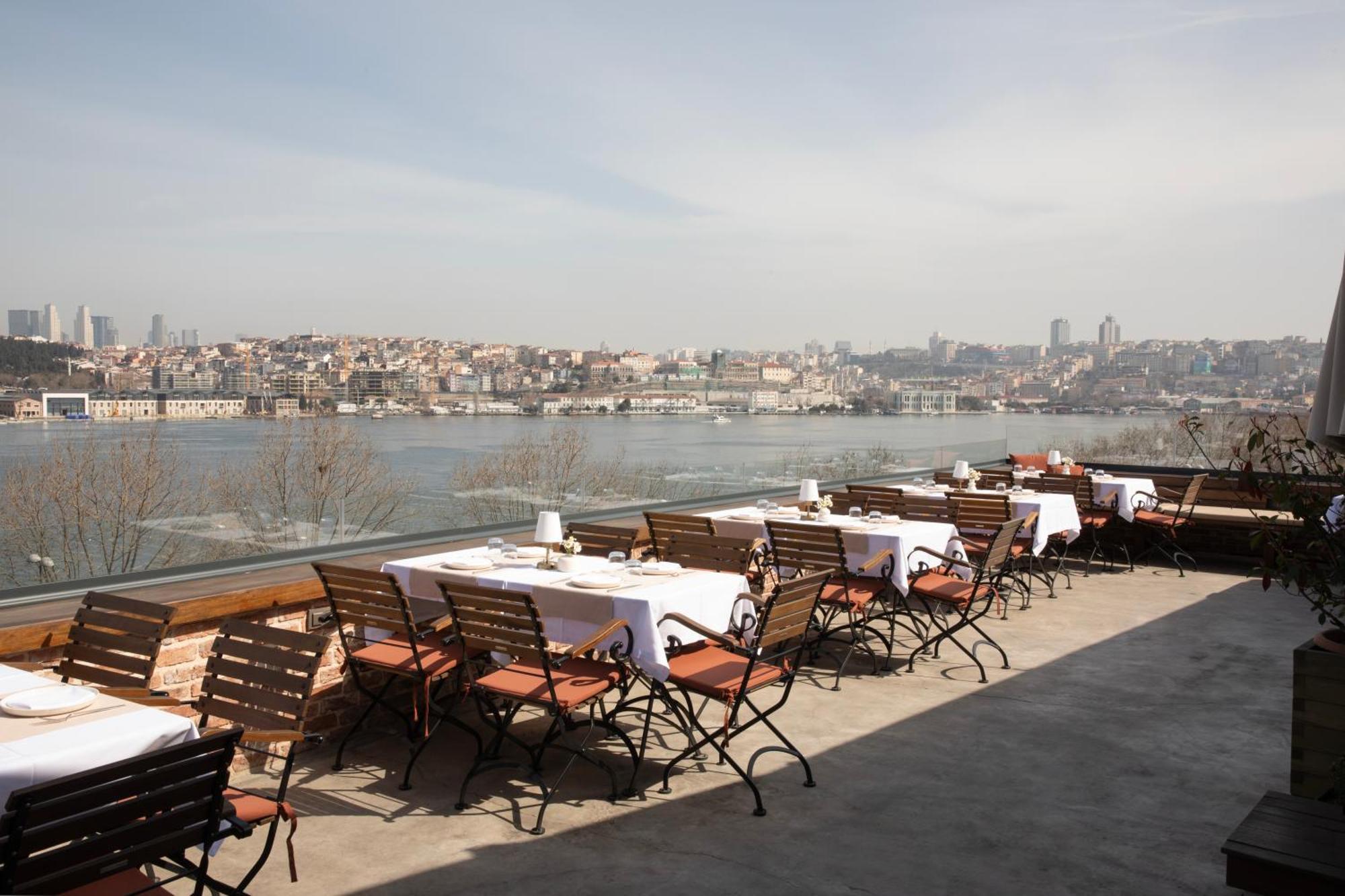 Old Colorful Balat Petrion Otel İstanbul