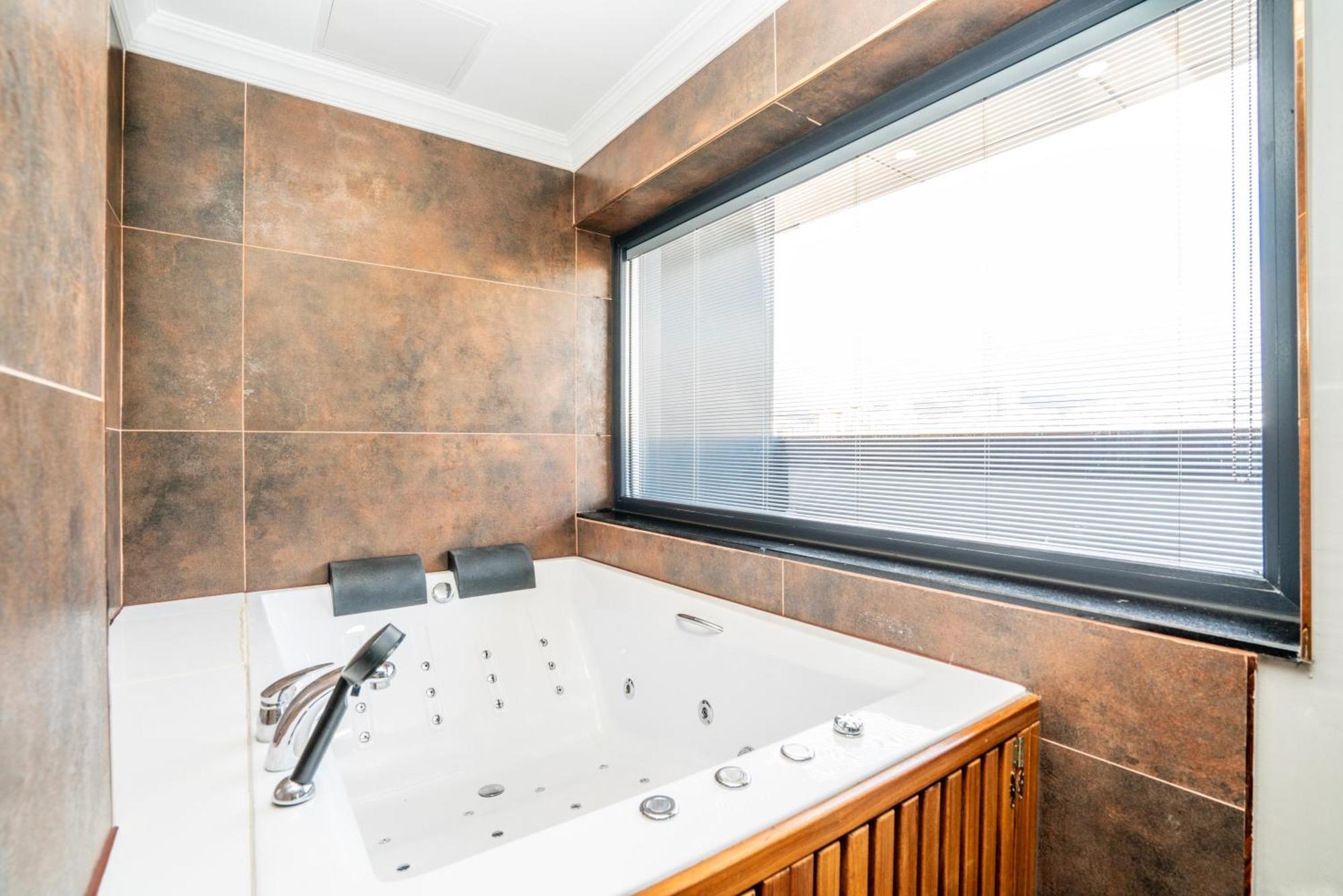 216 Ruby Otel